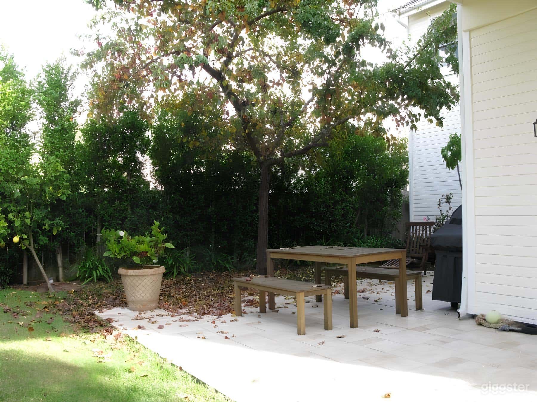 Classic Americana Farmhouse Backyard Photo 3