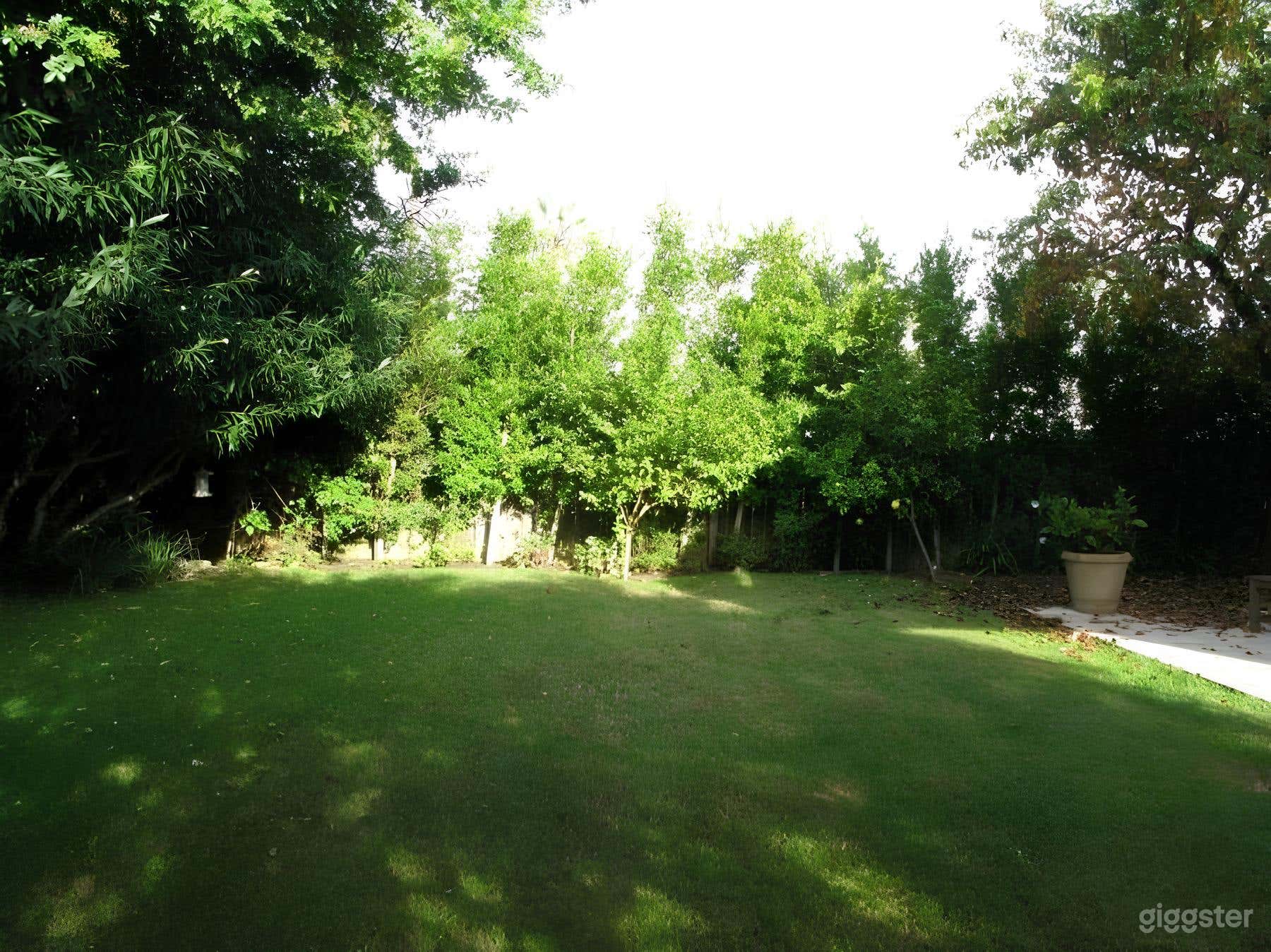 Classic Americana Farmhouse Backyard Photo 2