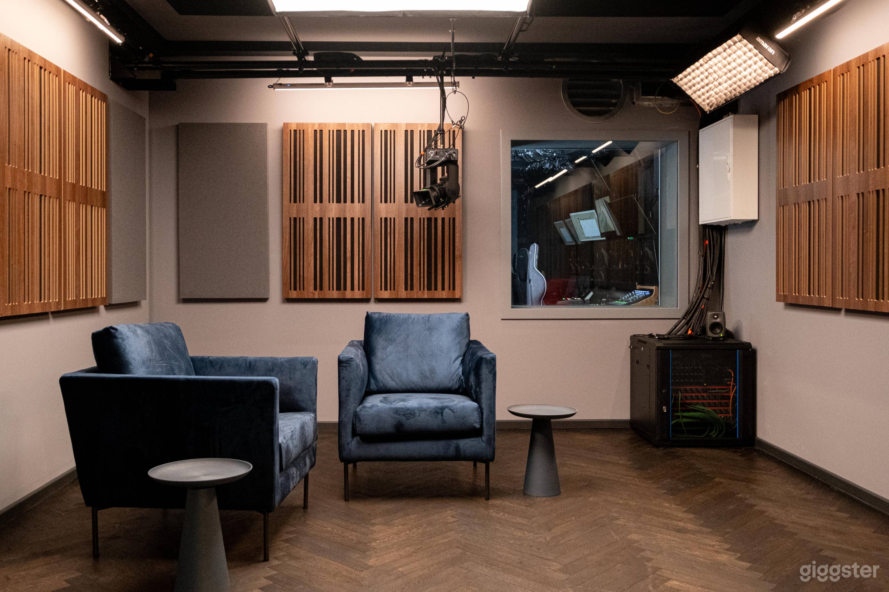 4K LED Wall Film Studio with Remote Control Room Berlin Photo 2