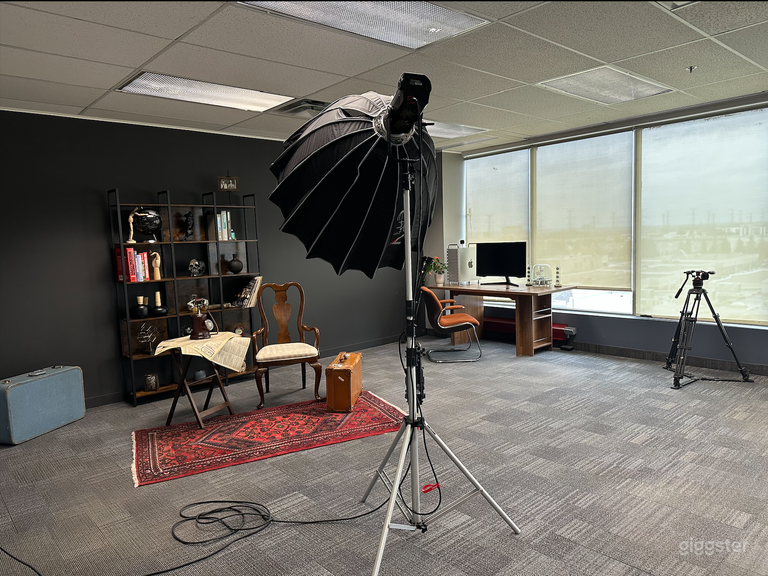  The Atelier: Pro Studio for Talk Shows, Courses & Conten 