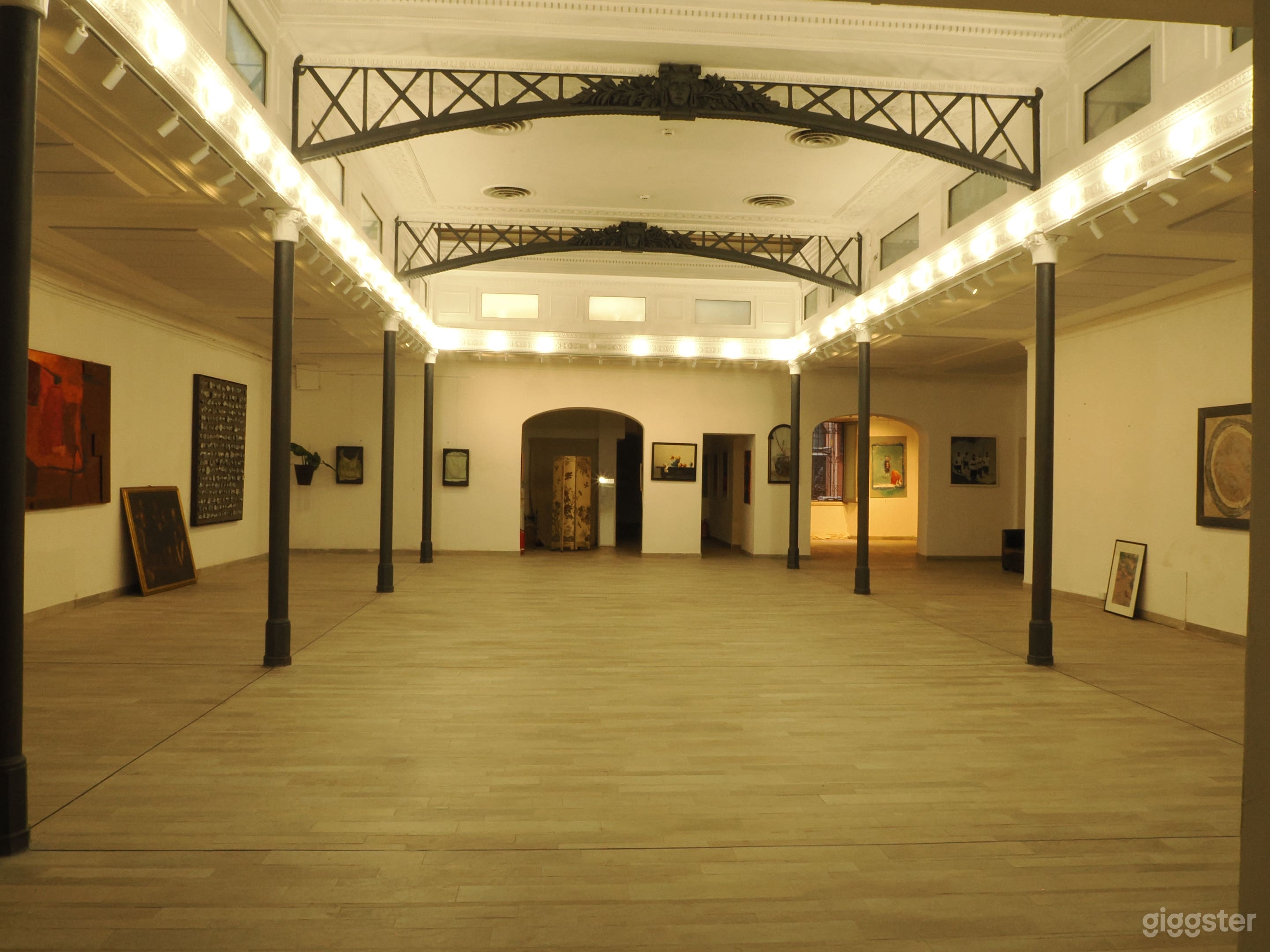 Foto di Large 450 sqm space on the street in the center of Rome 2