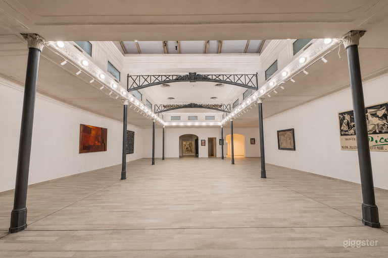  Large 450 sqm space on the street in the center of Rome 