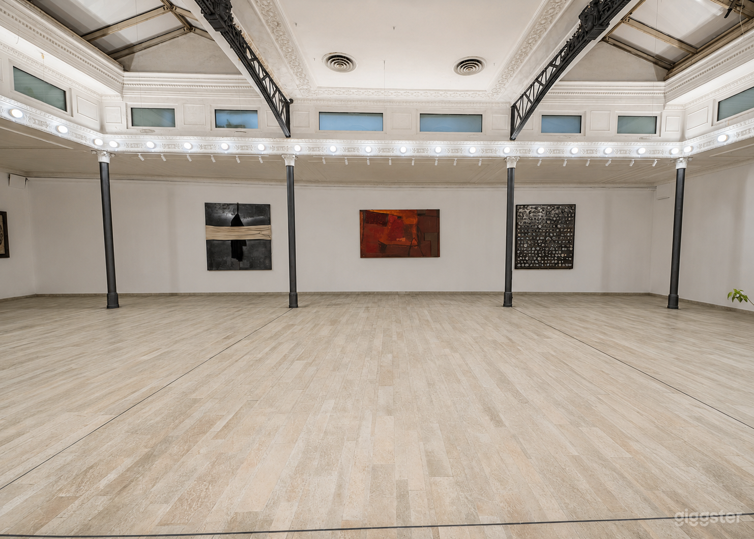 Foto di Large 450 sqm space on the street in the center of Rome 3