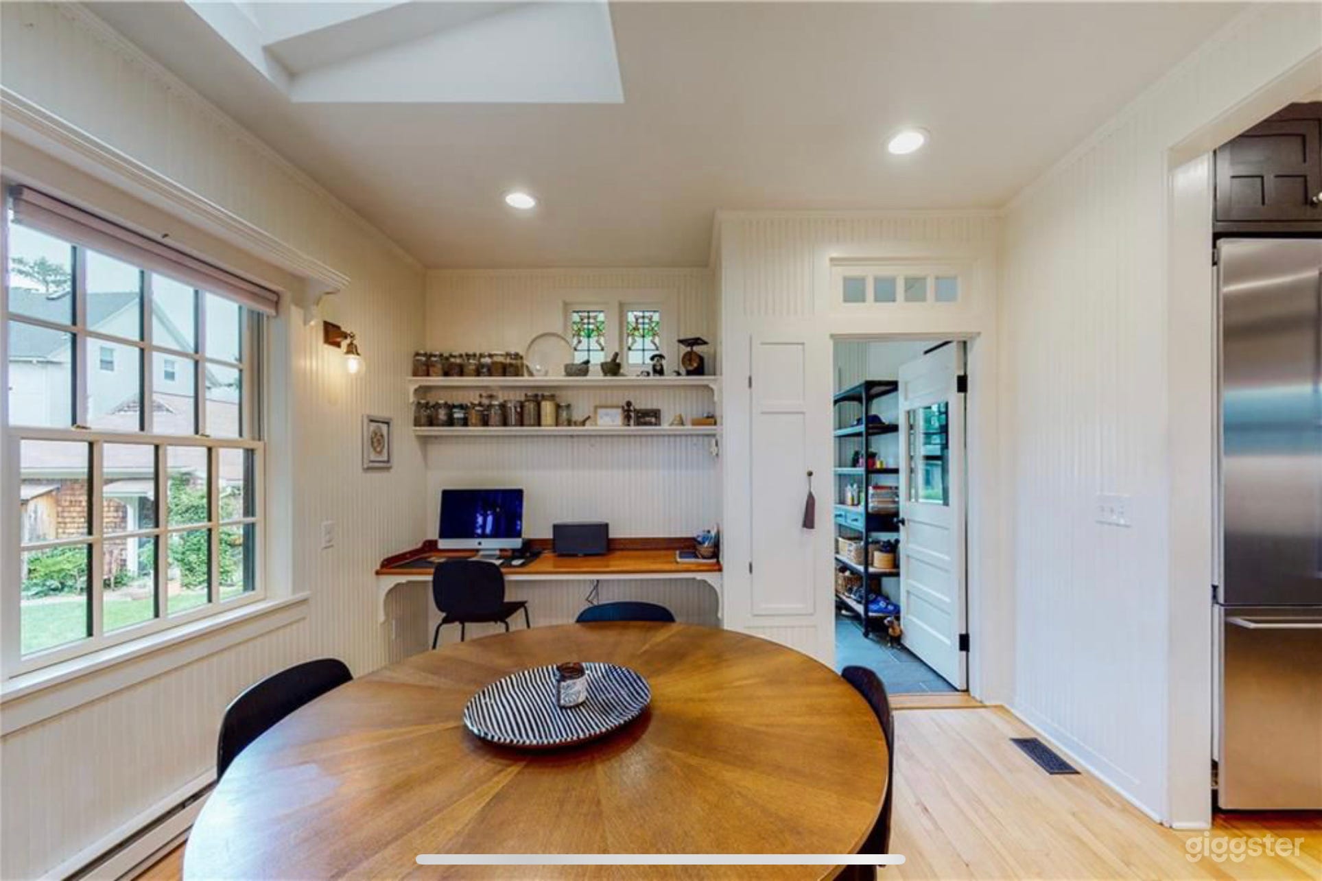 Beautiful Victorian with Modern Touches Photo 4