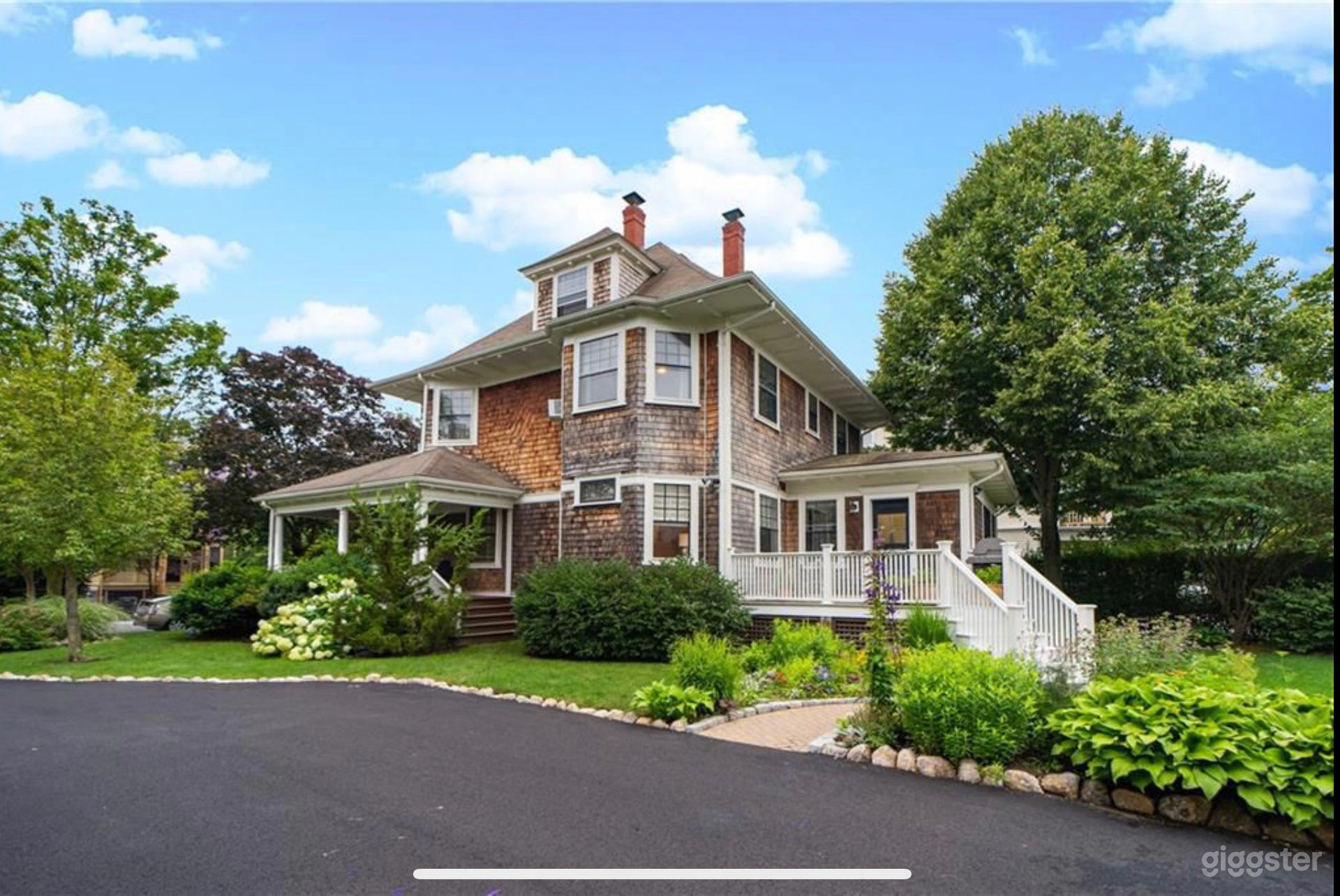 Beautiful Victorian with Modern Touches Photo 1