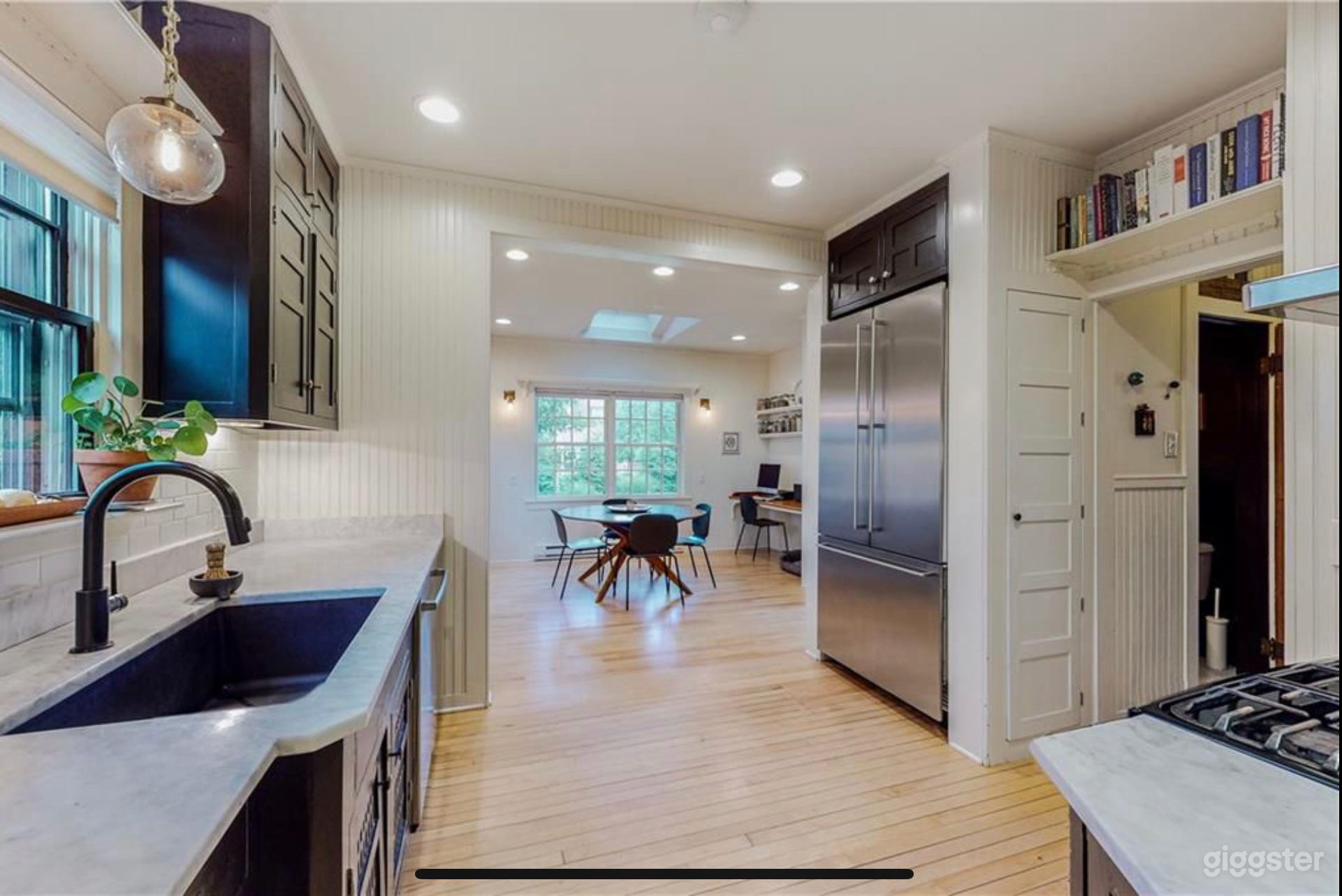 Beautiful Victorian with Modern Touches Photo 2