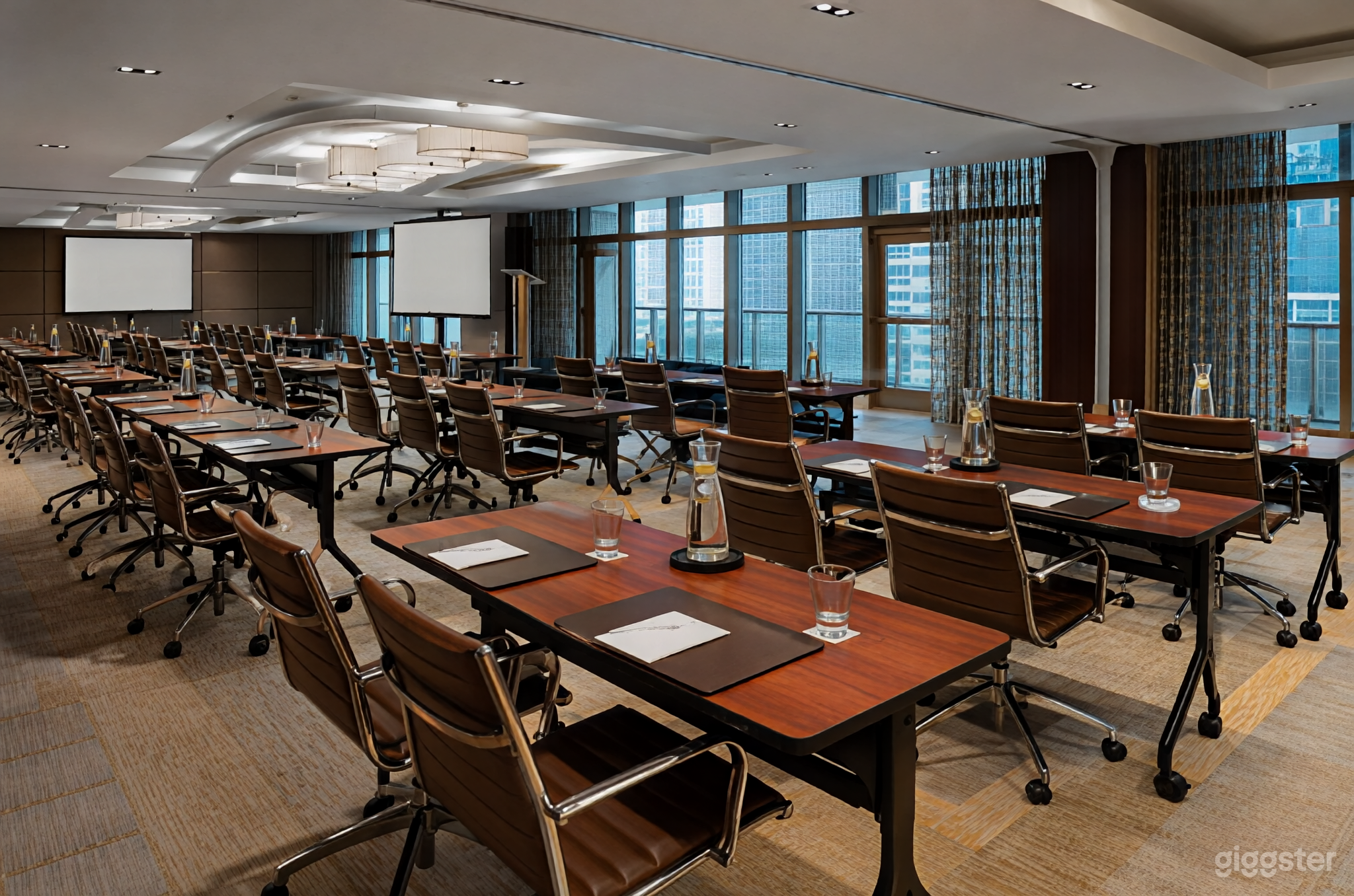Elegant Junior Ballroom for Events & Meetings Photo 3