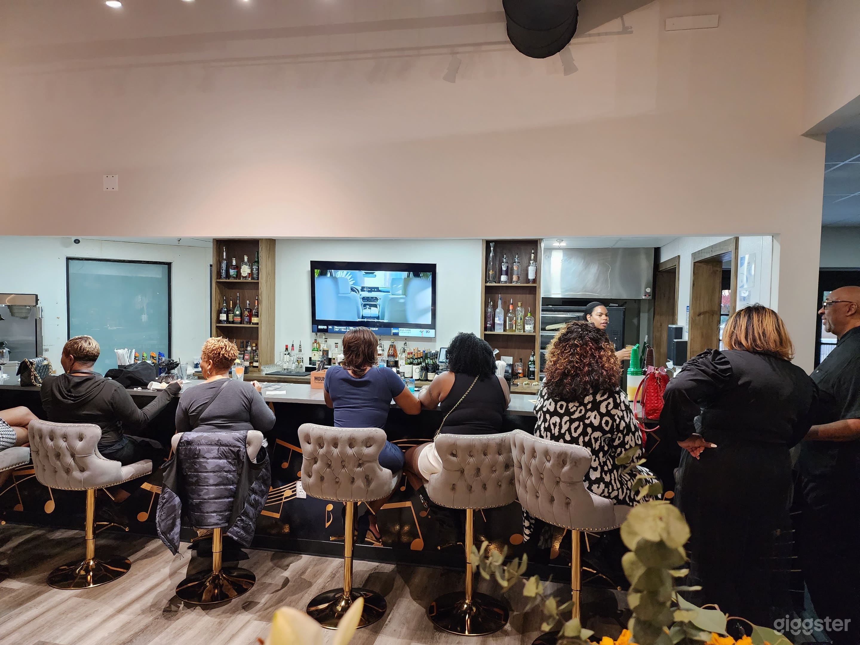 Perfect Note Bar area