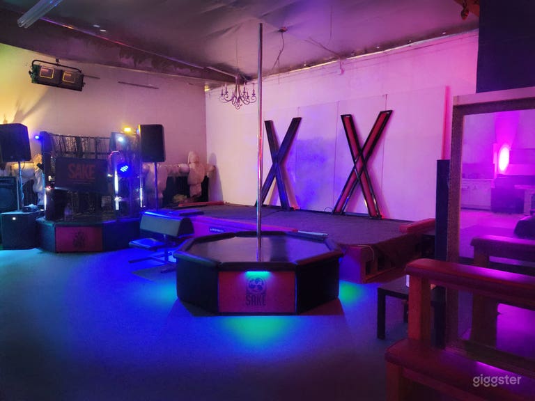  Chambre/Donjon Sexuel BDSM avec de nombreux accessoires 