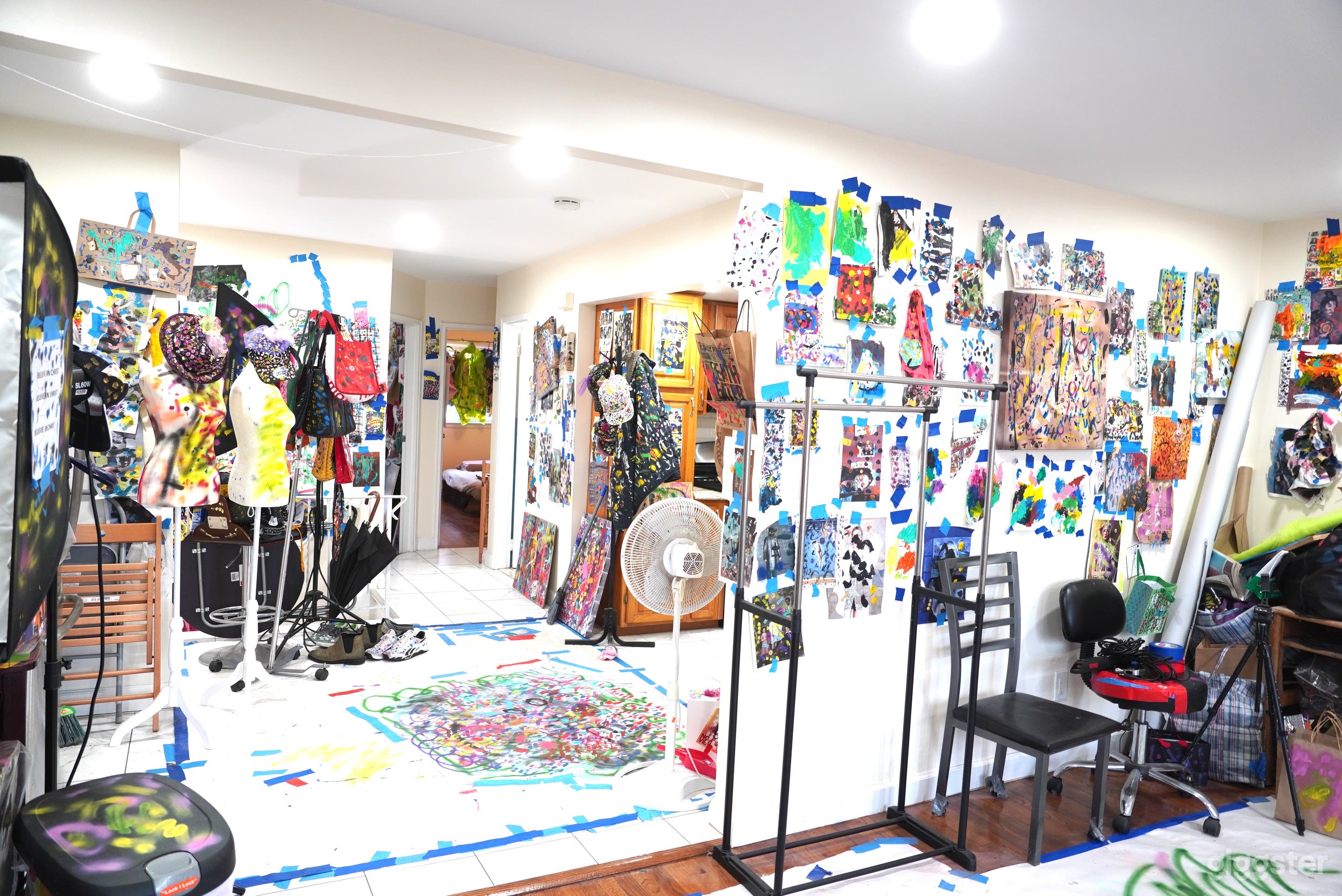 The rest of the artistic studio. There is also balcony 