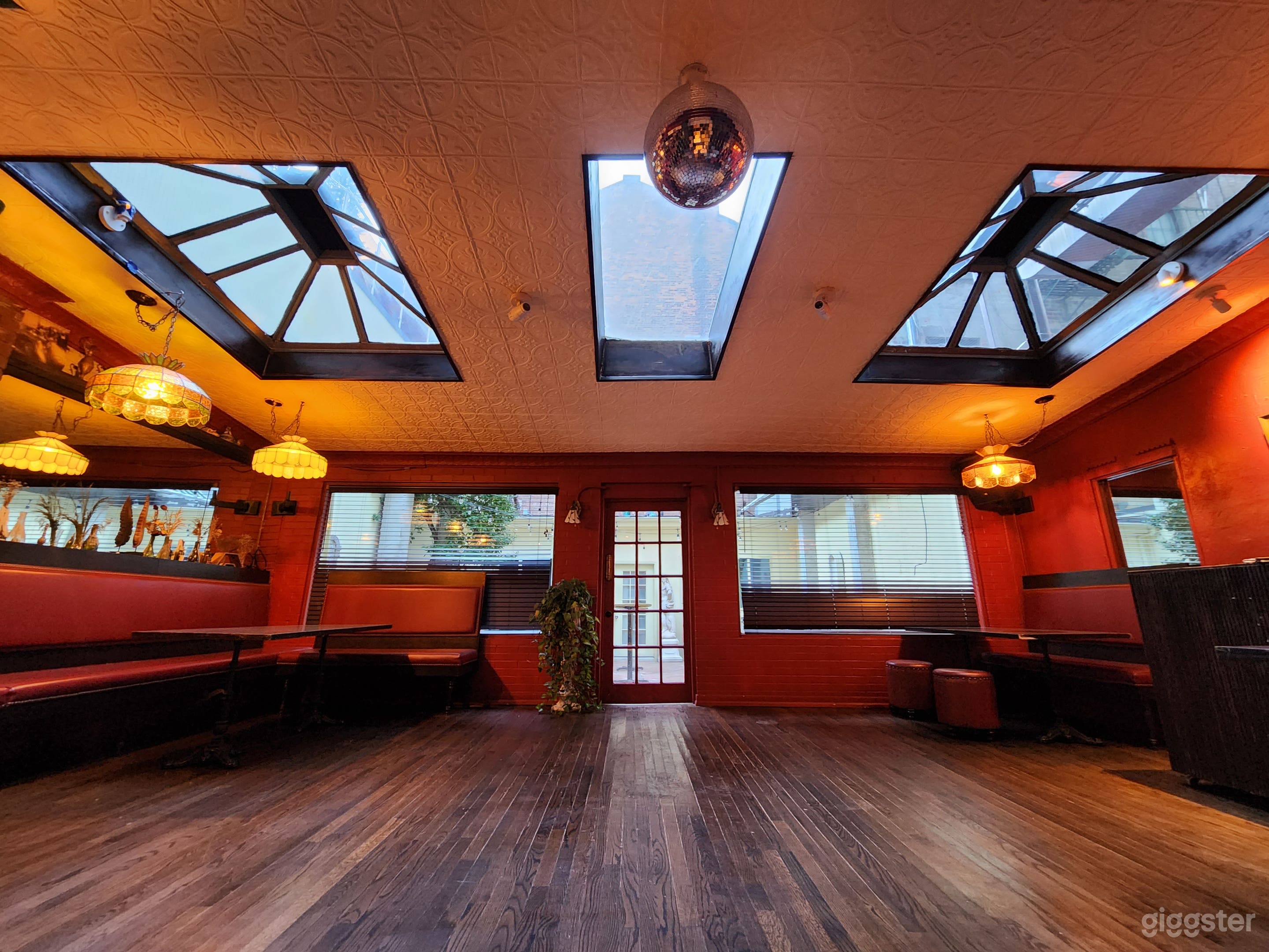 Cozy LOUNGE/RESTAURANT by SHAPIRA Photo 1