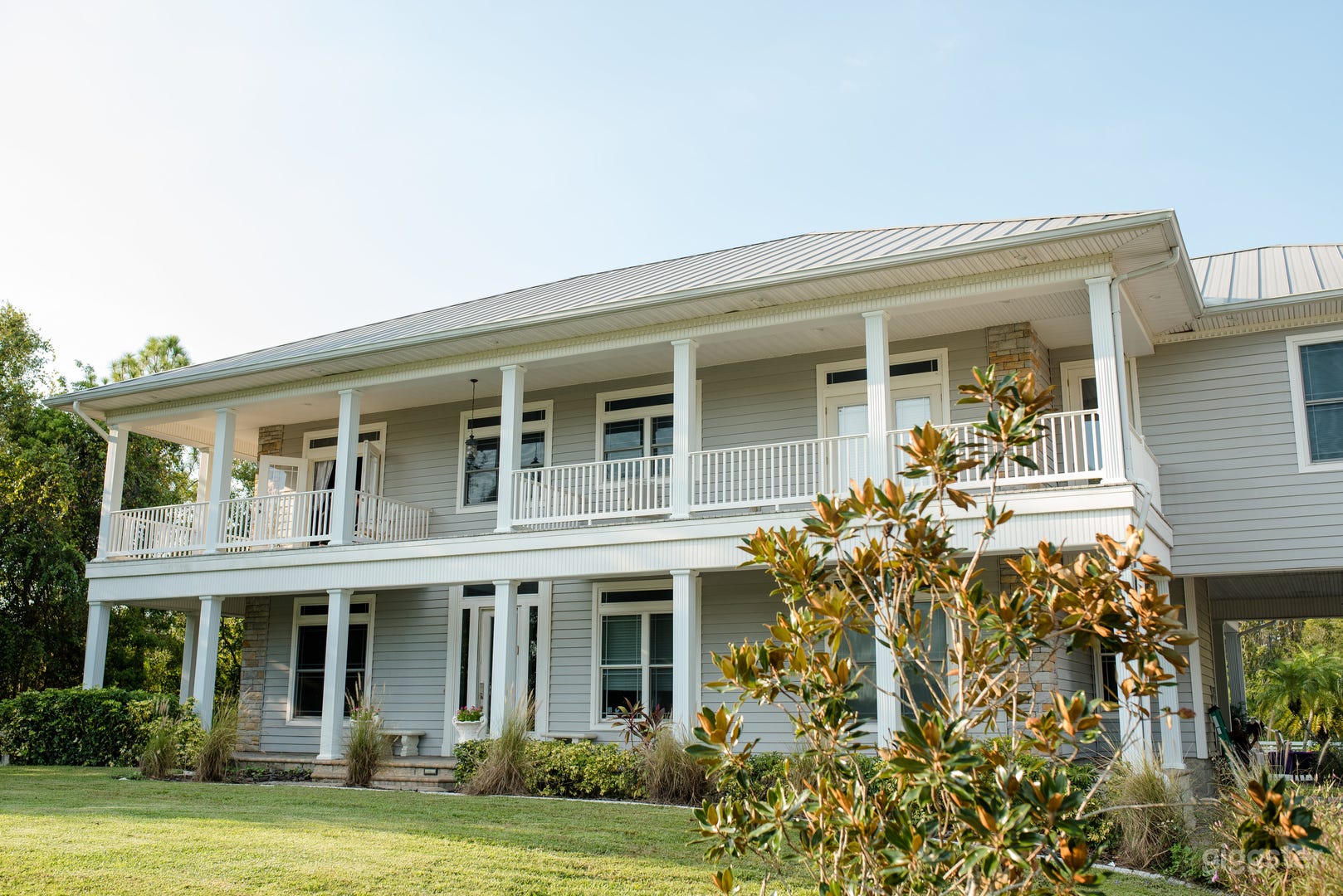 Luxurious Southern Style House in 5.7-Acre Oasis Photo 2