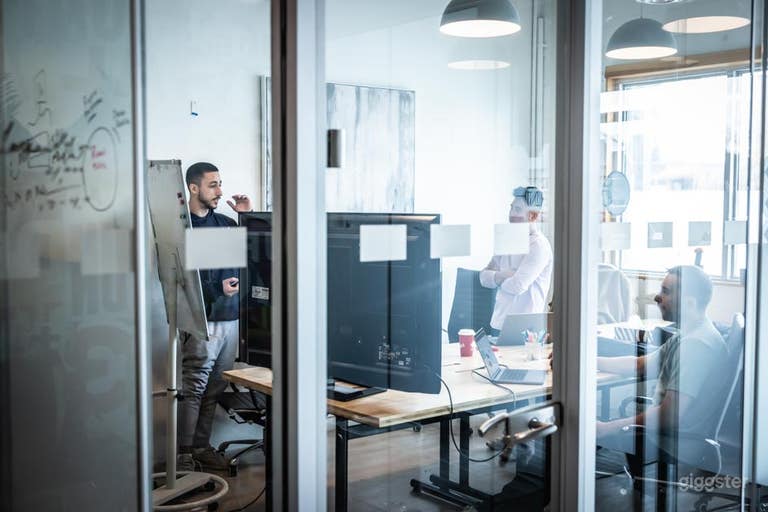  Meeting Rooms – Flexible Spaces for 2 to 8 People 