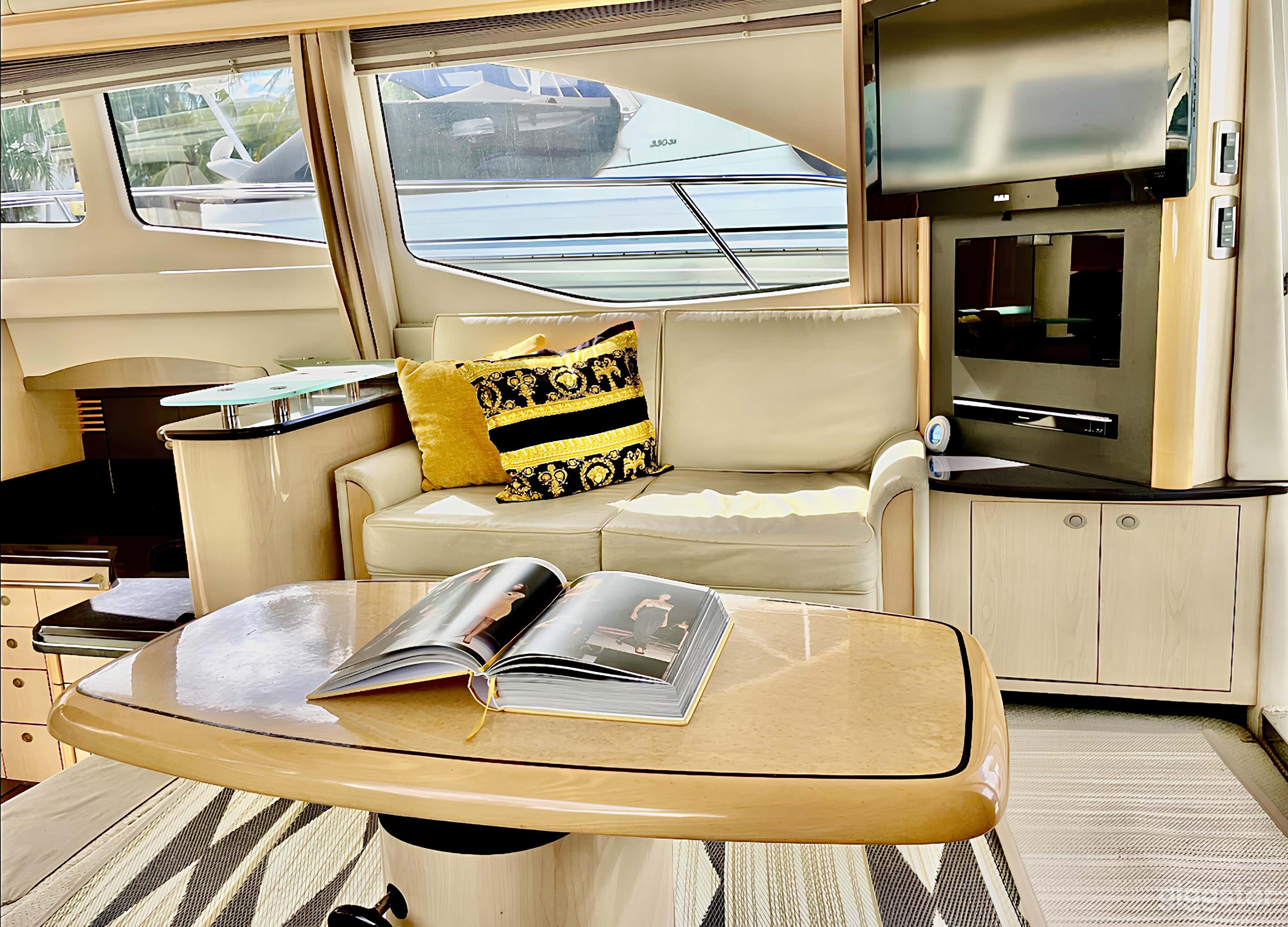 46ft “Versace” Yacht (BIG ENERGY) Photo 2