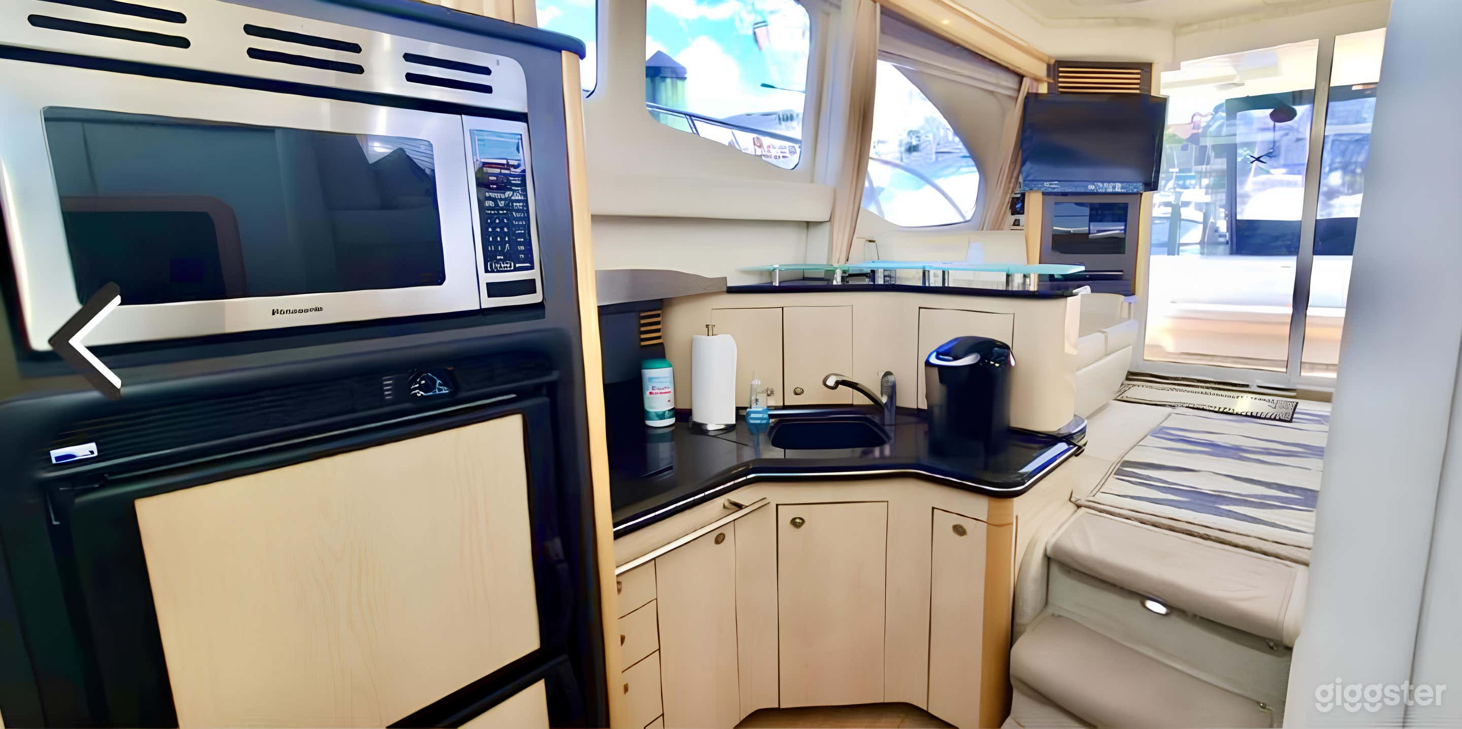 46ft “Versace” Yacht (BIG ENERGY) Photo 4