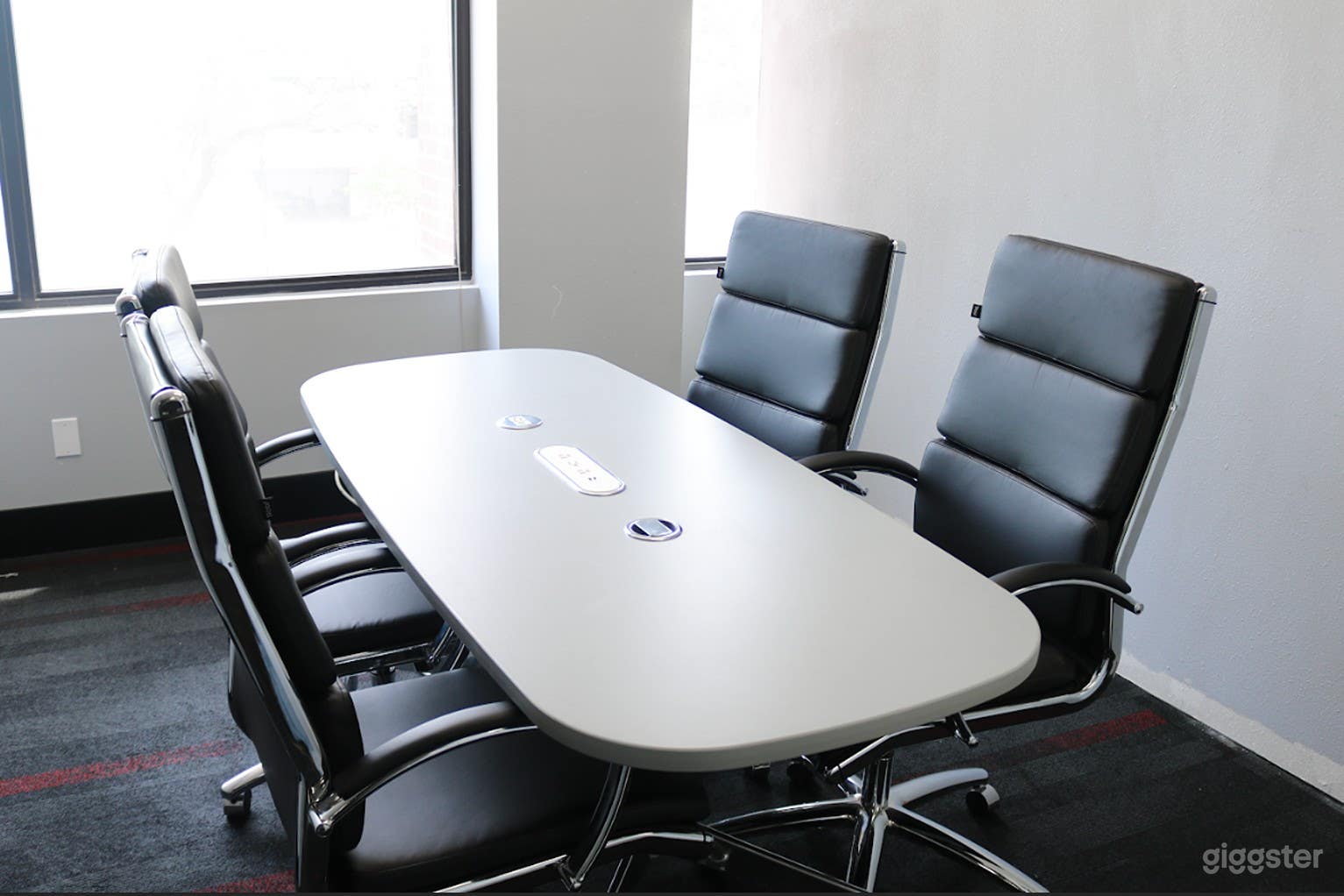 Private 4–6 Person Conference Room Photo 2