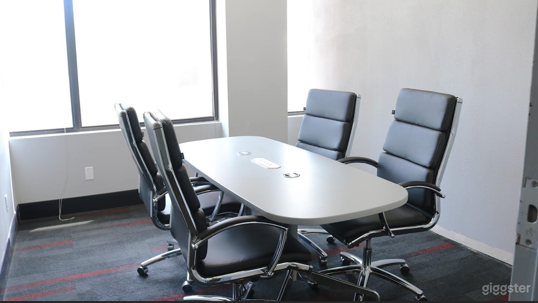 Private 4–6 Person Conference Room Photo 3