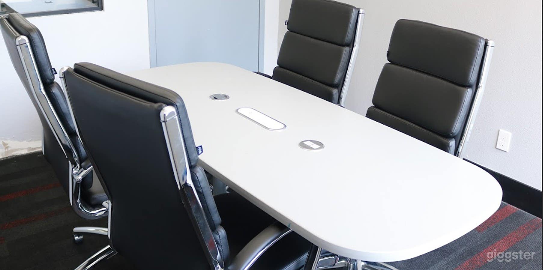 Private 4–6 Person Conference Room Photo 1