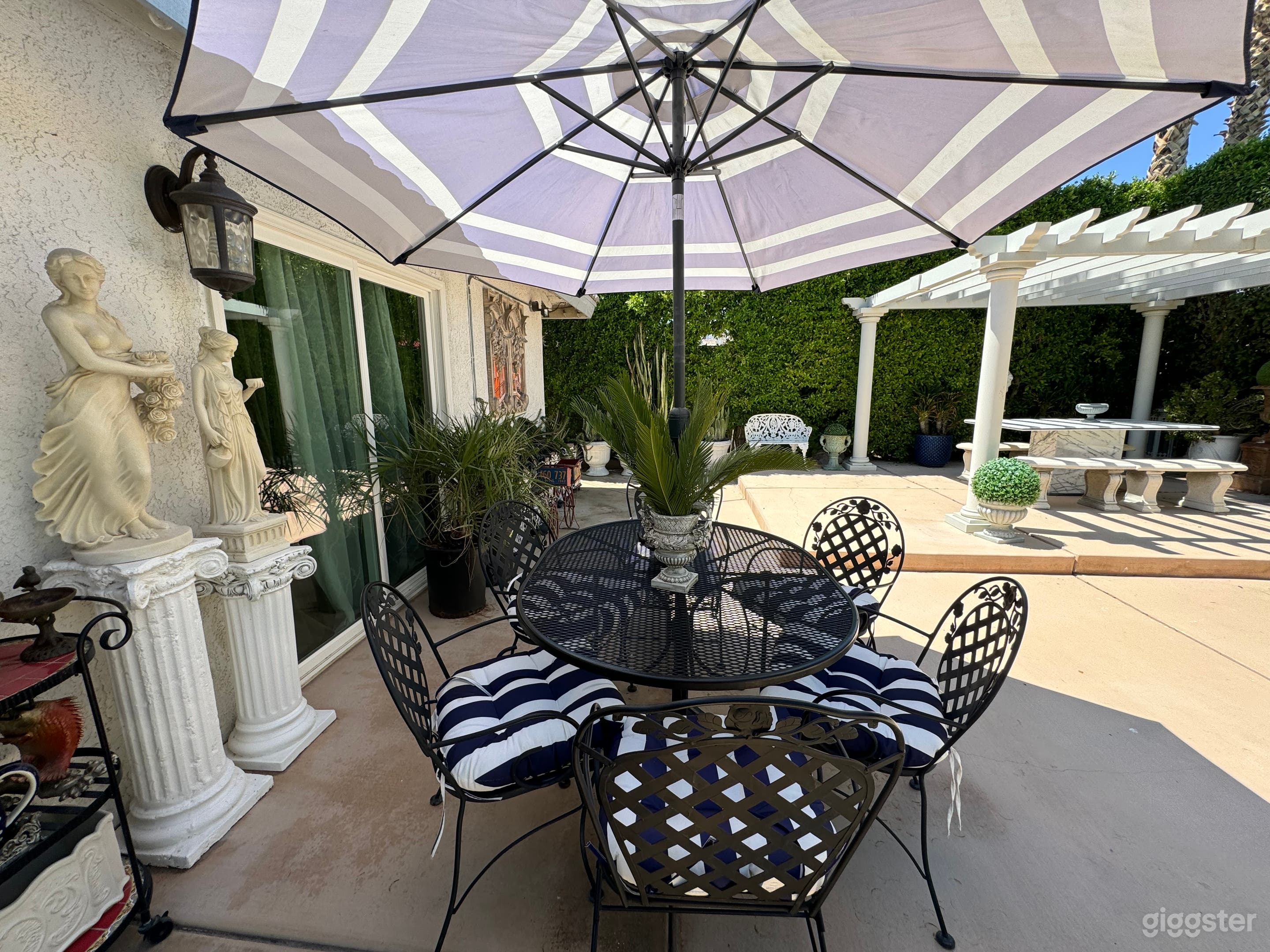 Beautiful house and pool in Palm Springs Photo 2