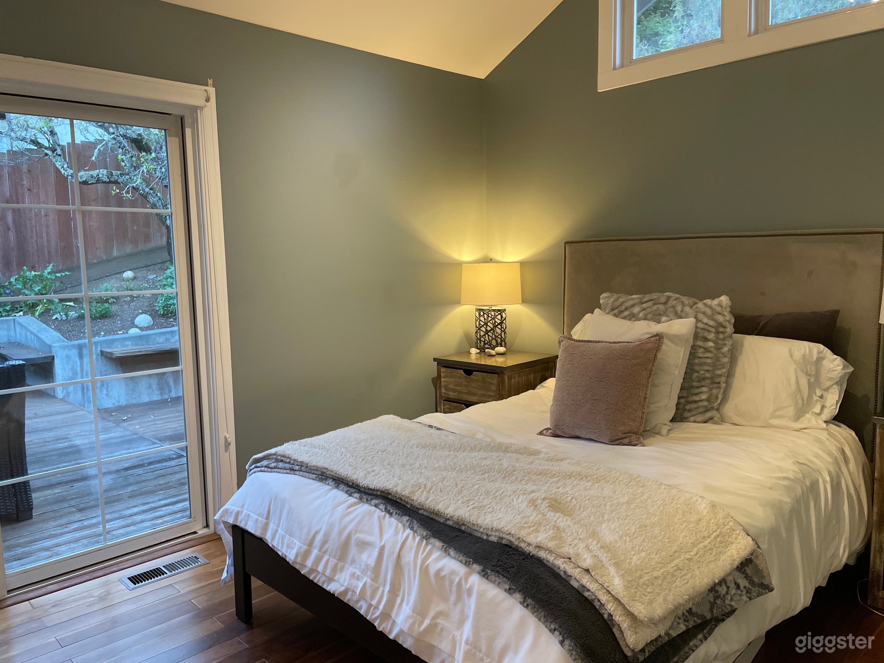 Master bedroom has gorgeous sunlight and is so peaceful 