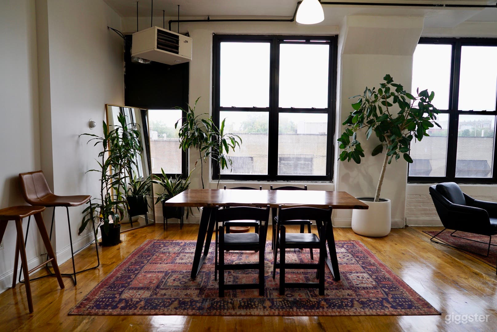  Bright and Industrial Loft near Navy Yard Photo 3