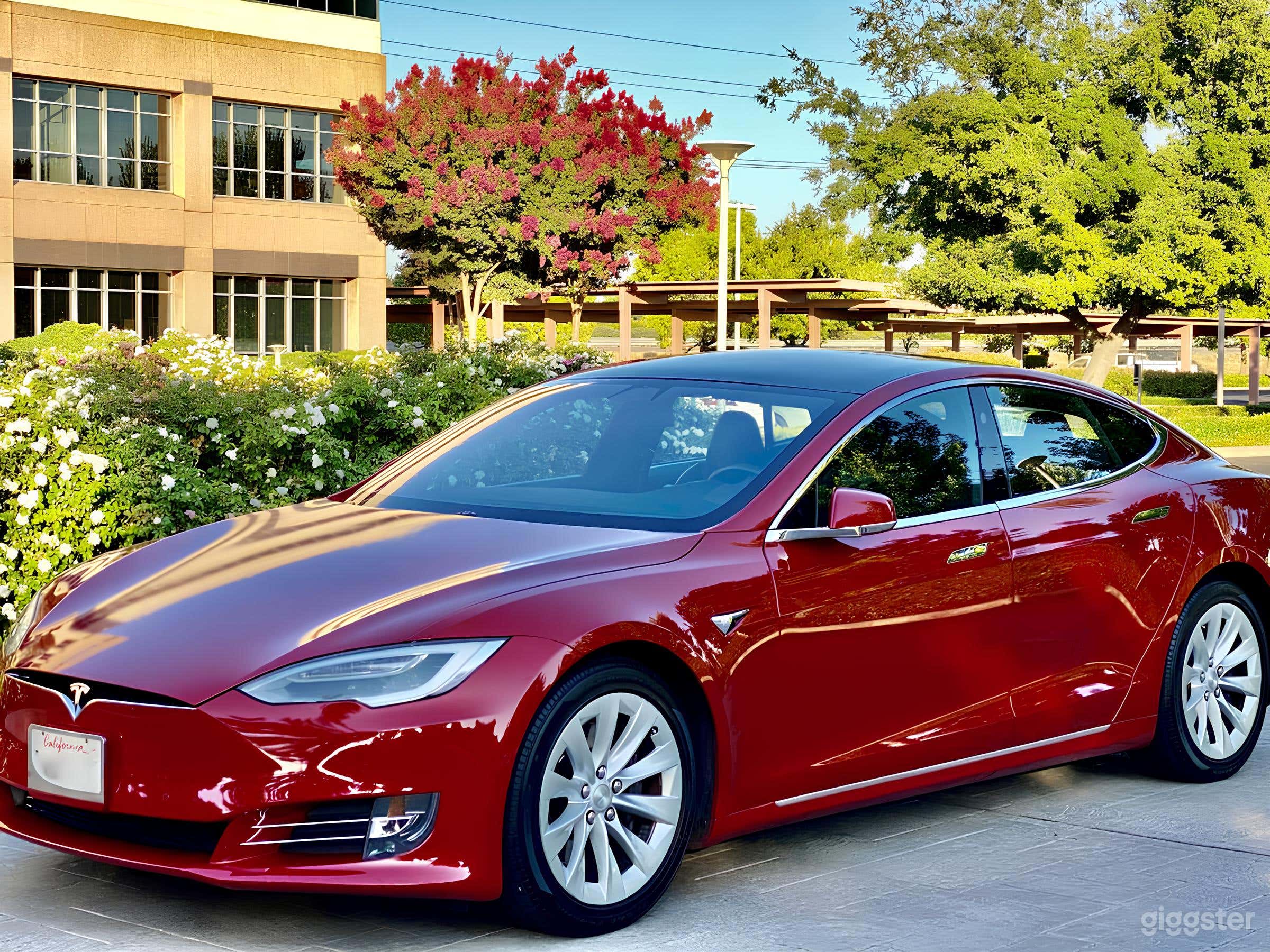 Candy Apple Red Tesla S Photo 3