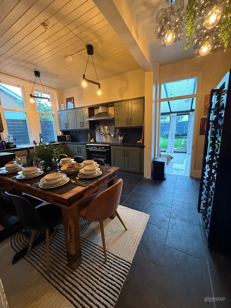  Stylish, Spacious City Hideaway - Sleeps up to 10 