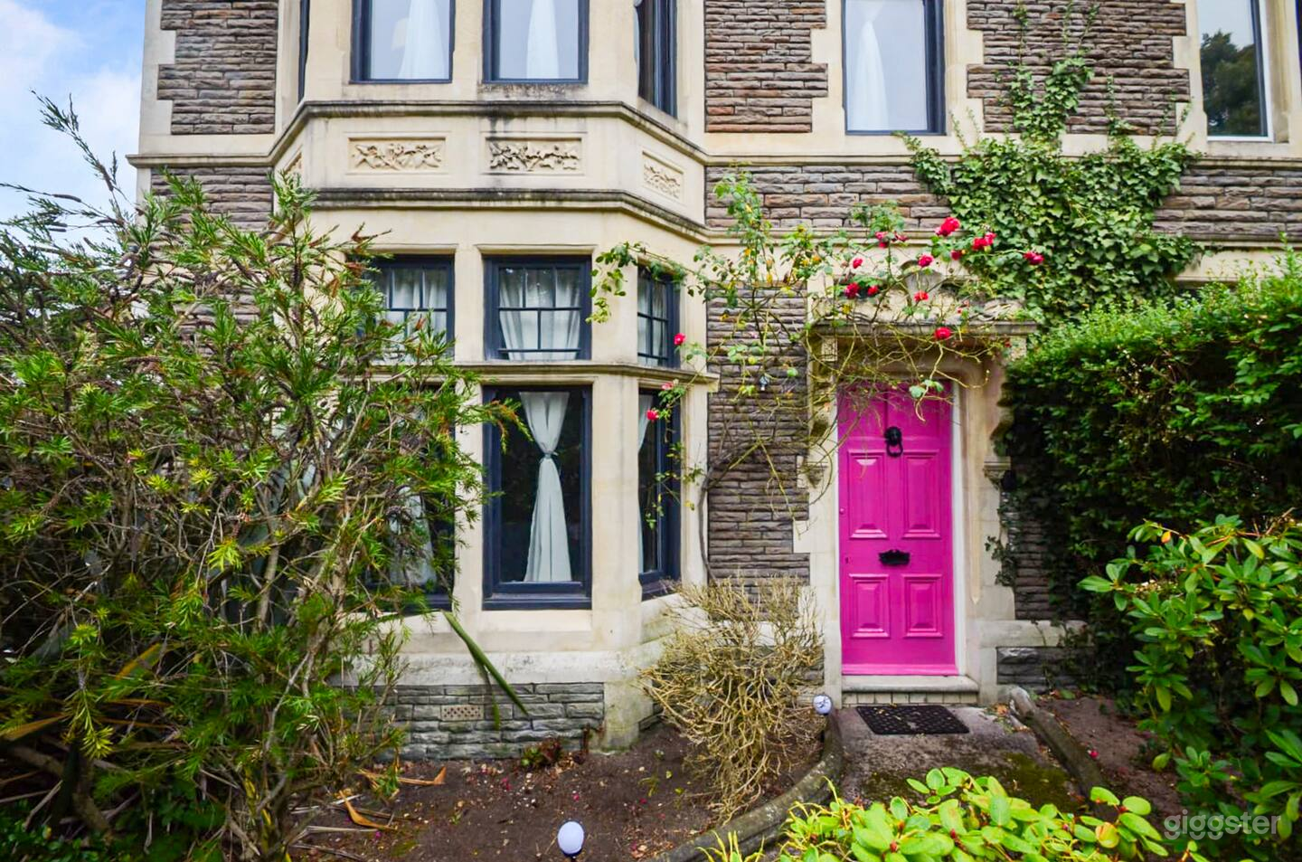 Stylish, Spacious City Hideaway - Sleeps up to 10 Photo 1