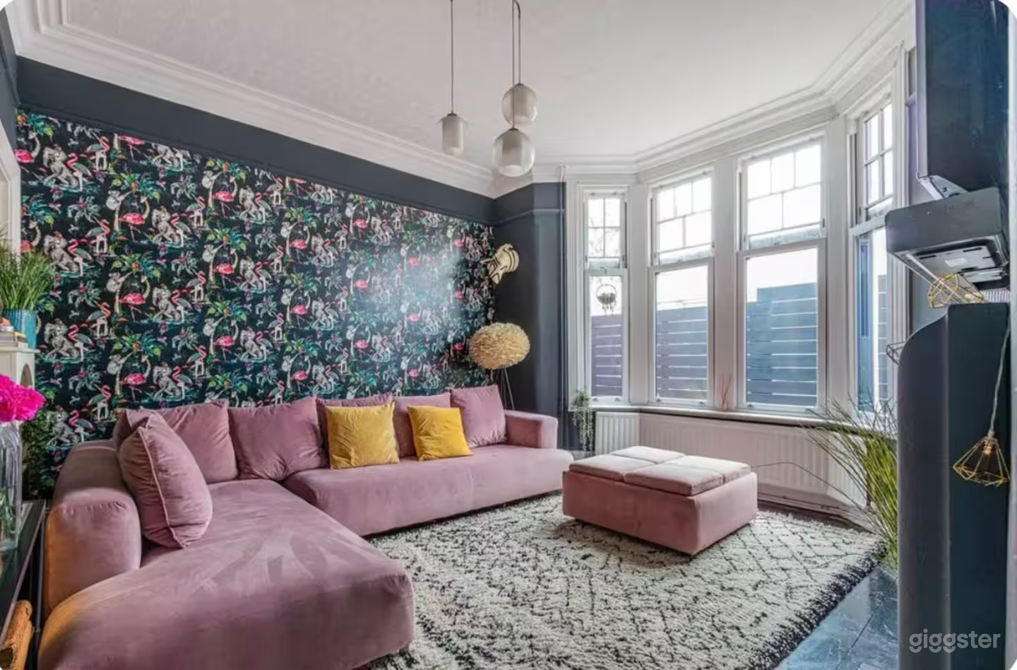 Stylish, Spacious City Hideaway - Sleeps up to 10 Photo 4