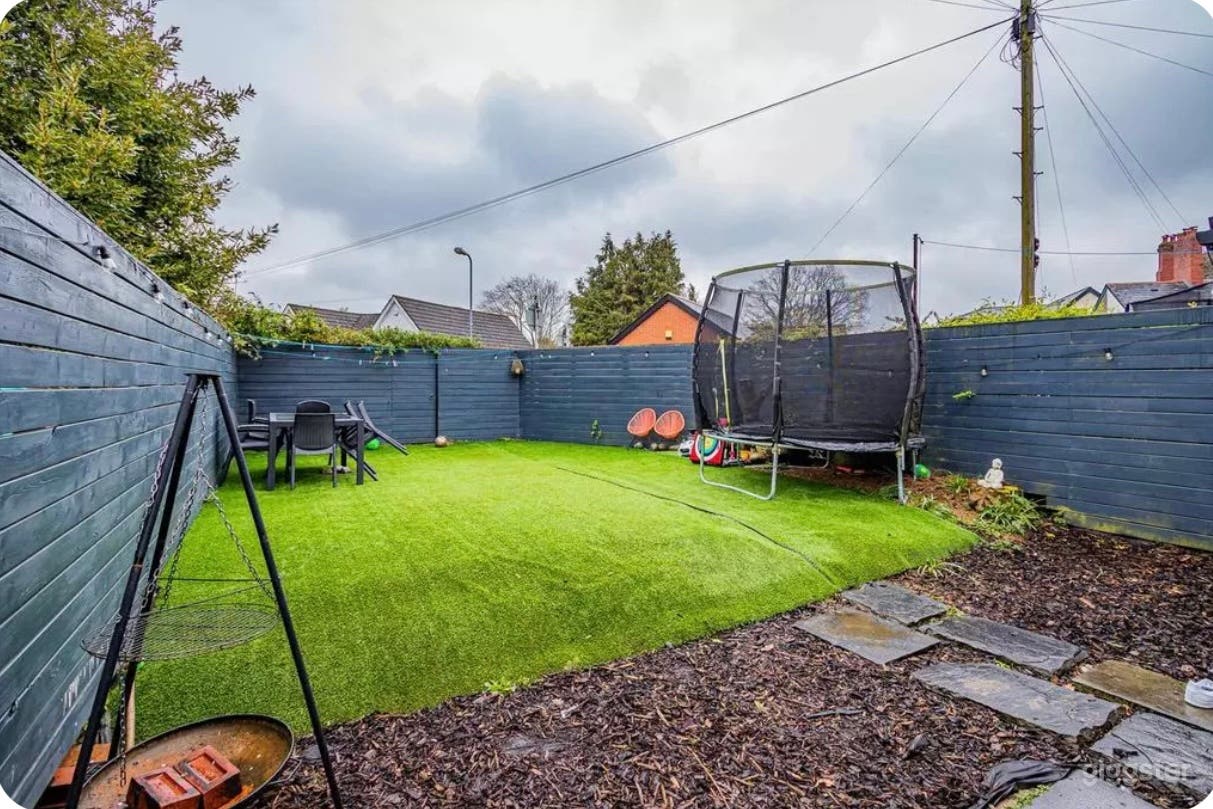 Stylish, Spacious City Hideaway - Sleeps up to 10 Photo 4