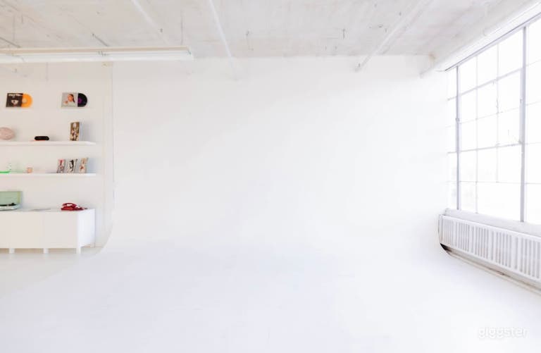  East Williamsburg Daylight Cyclorama Studio 002 