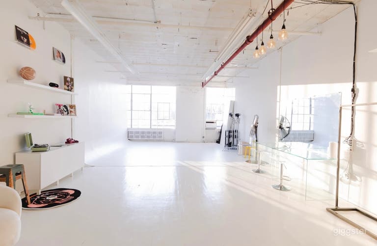  East Williamsburg Daylight Cyclorama Studio 002 