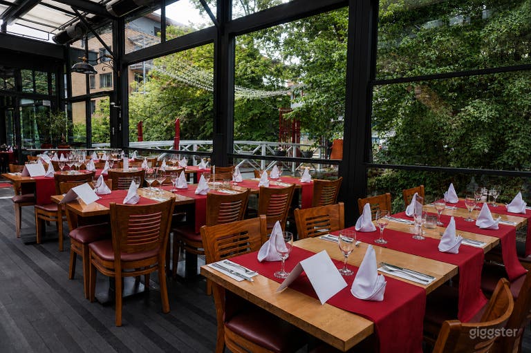  Elegant restaurant on the water with glass atrium & picturesque  