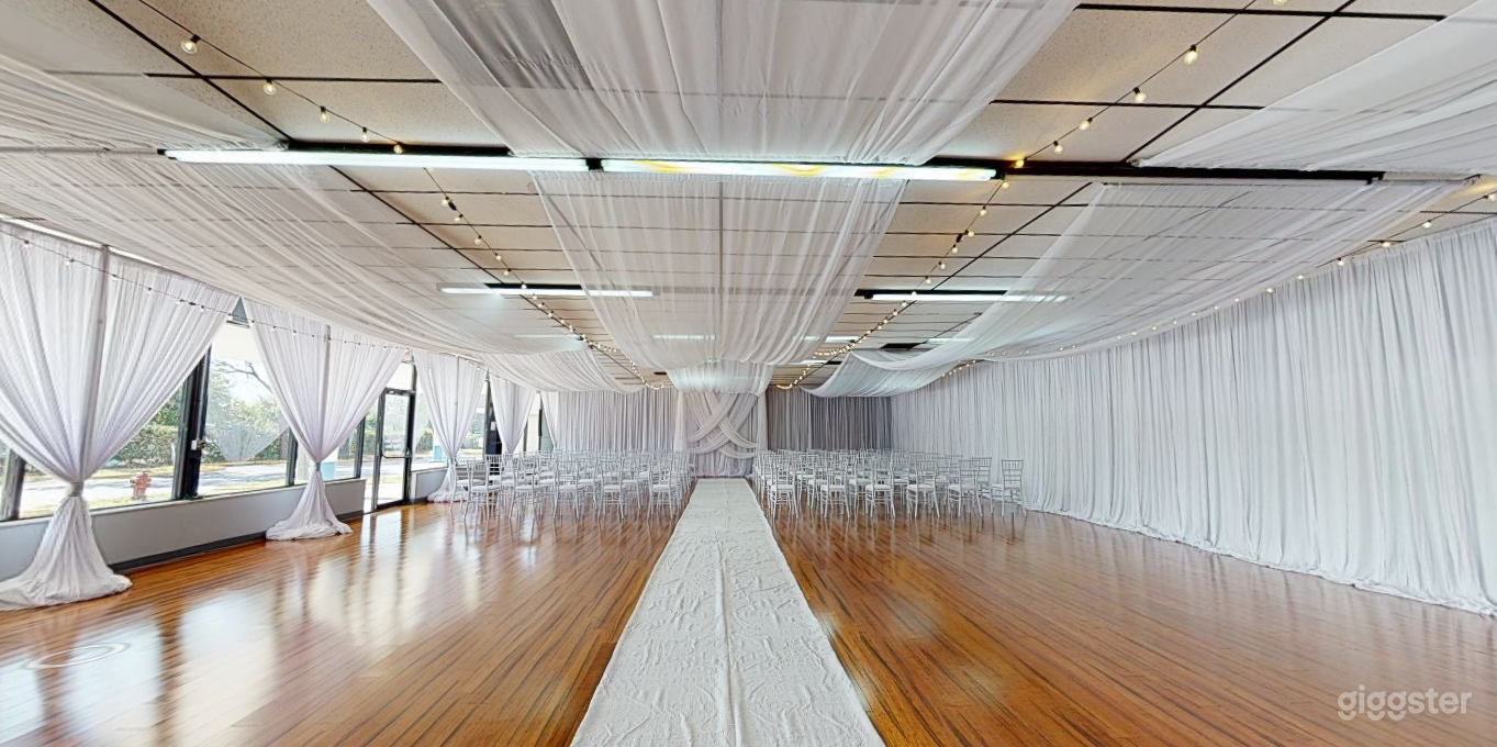 Polished Ceremony Room with Windows in Clearwater Photo 1