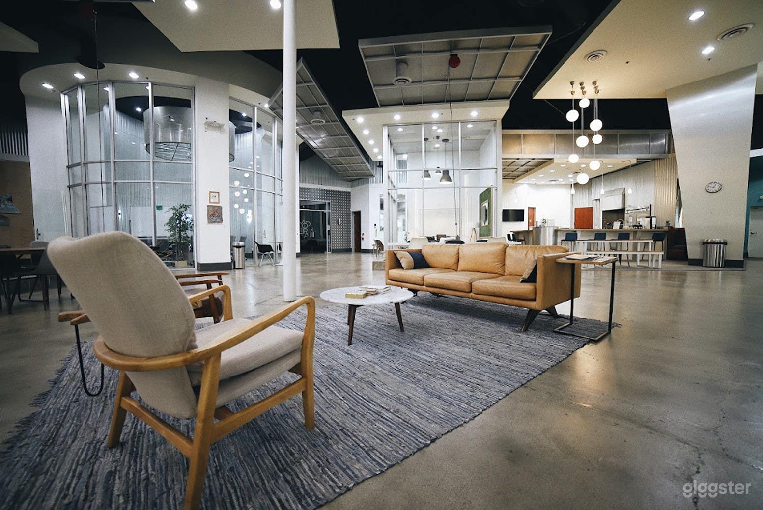 Fully Equipped Common Area Photo 1