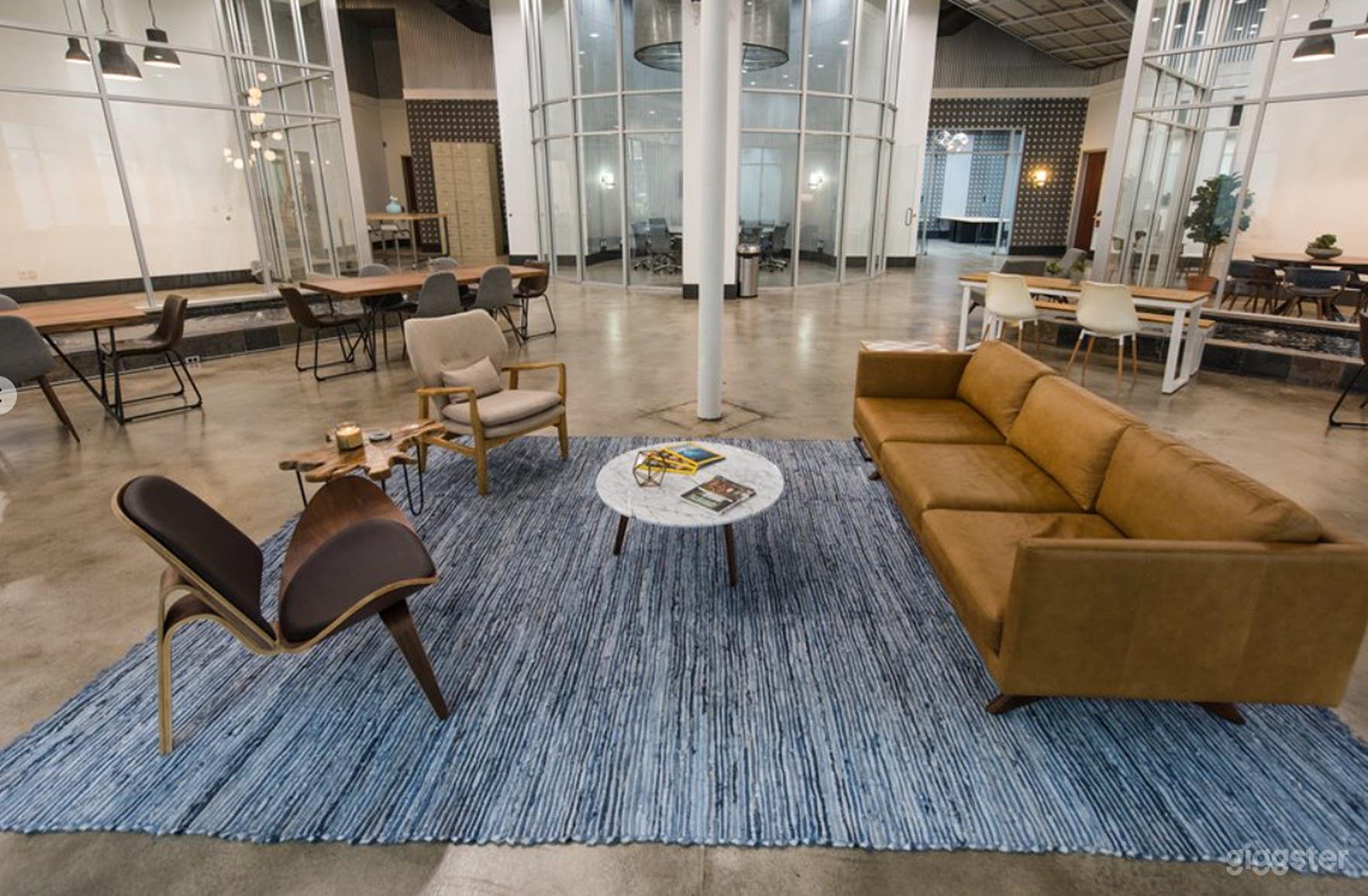 Fully Equipped Common Area Photo 2