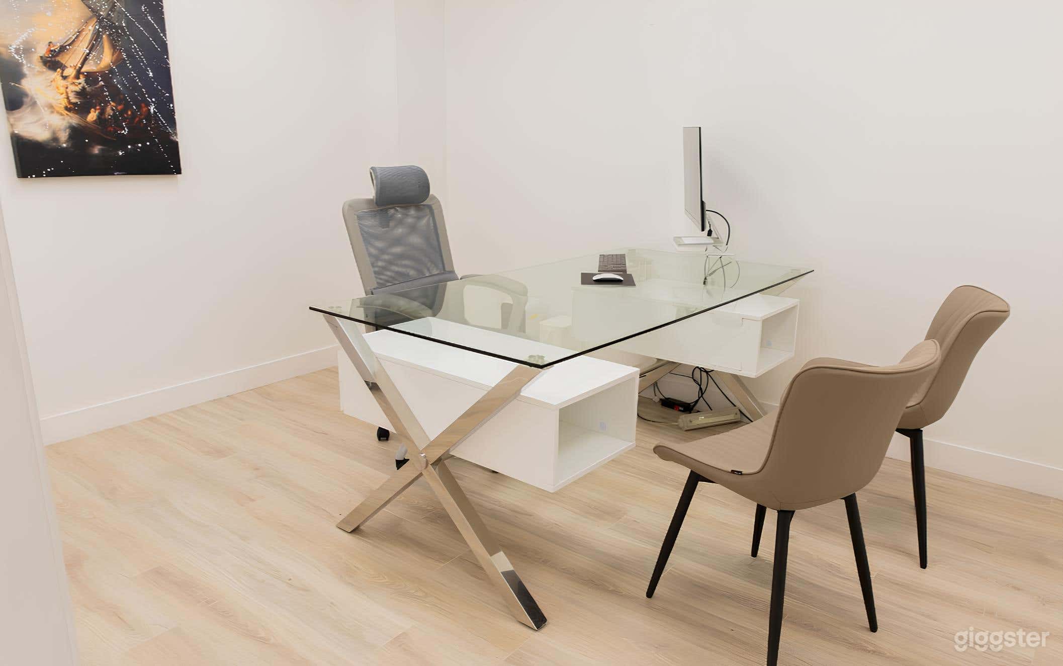 Small Private Office for Filming Photo 4