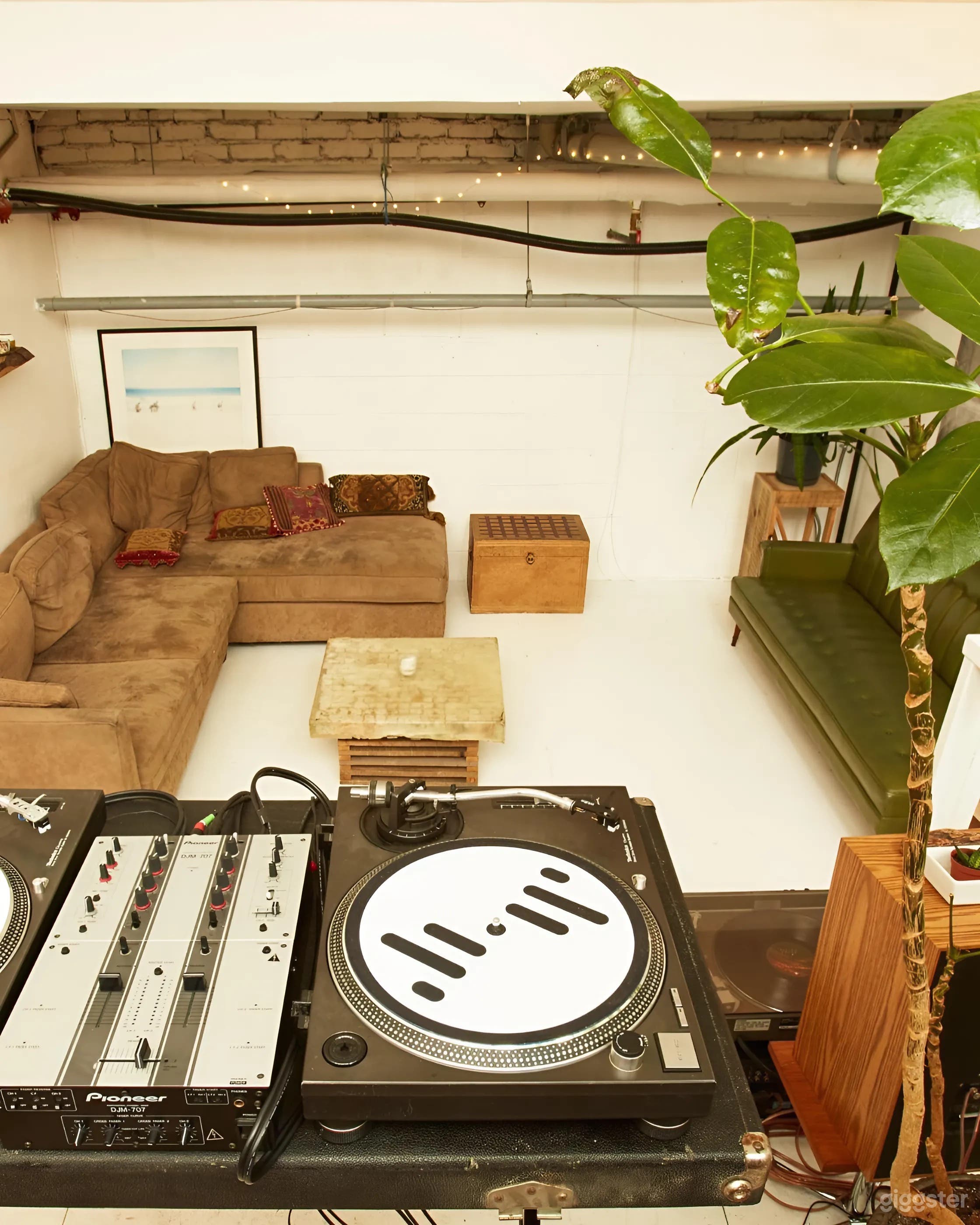 Vibrant Toronto Creative Loft &amp; Music Production Studio (BUYOUT) Photo 1