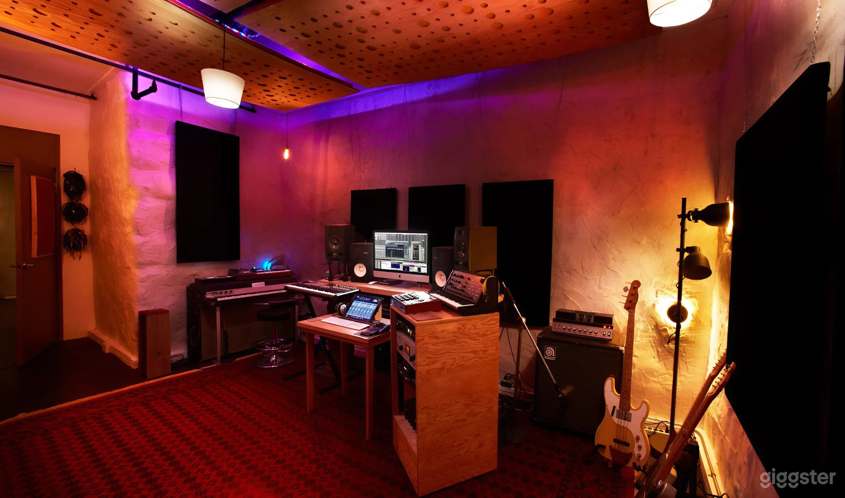 Vibrant Toronto Creative Loft &amp; Music Production Studio (BUYOUT) Photo 2