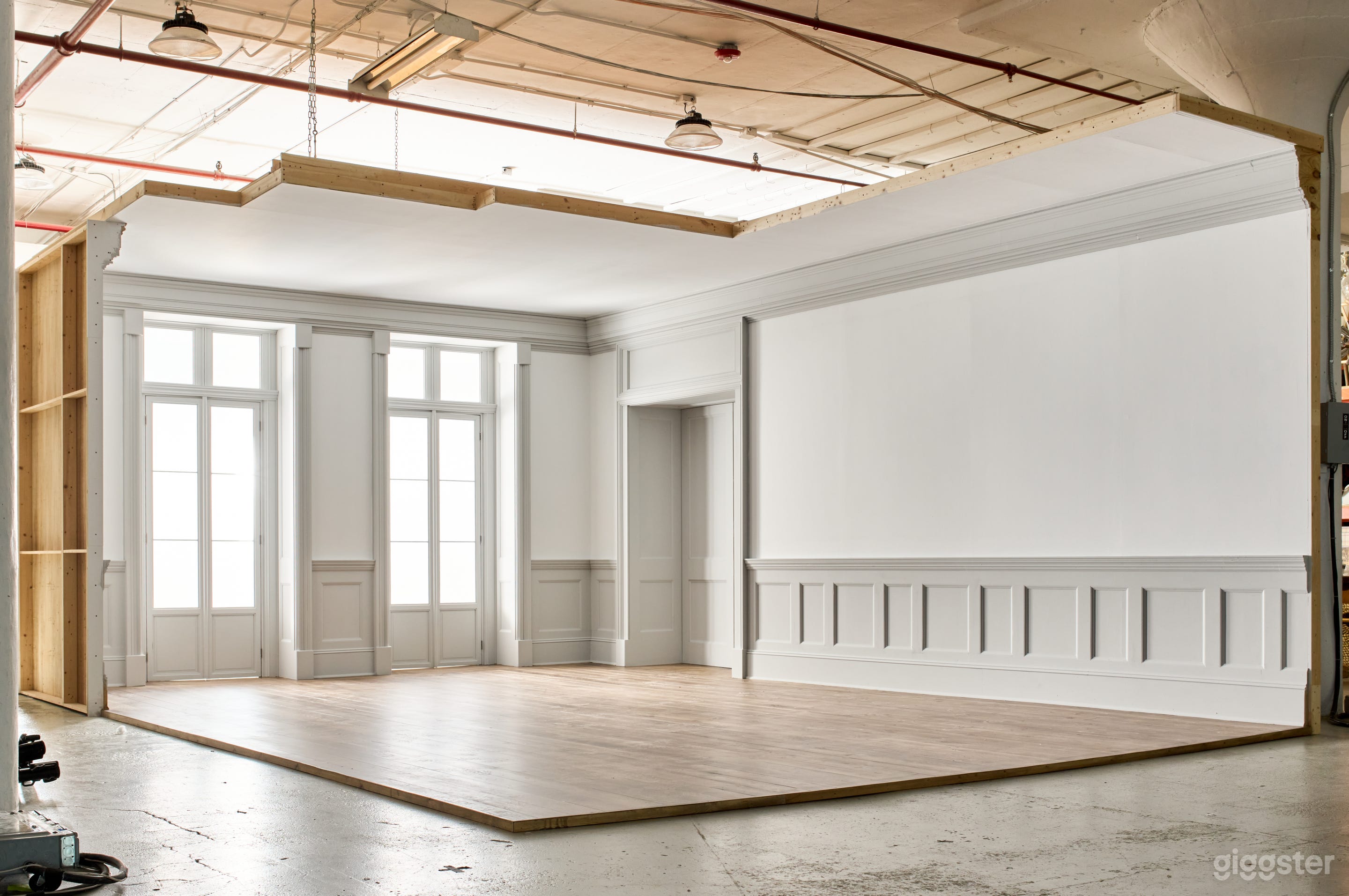 Pre-Built Set in Studio: Elegant Townhouse Photo 1