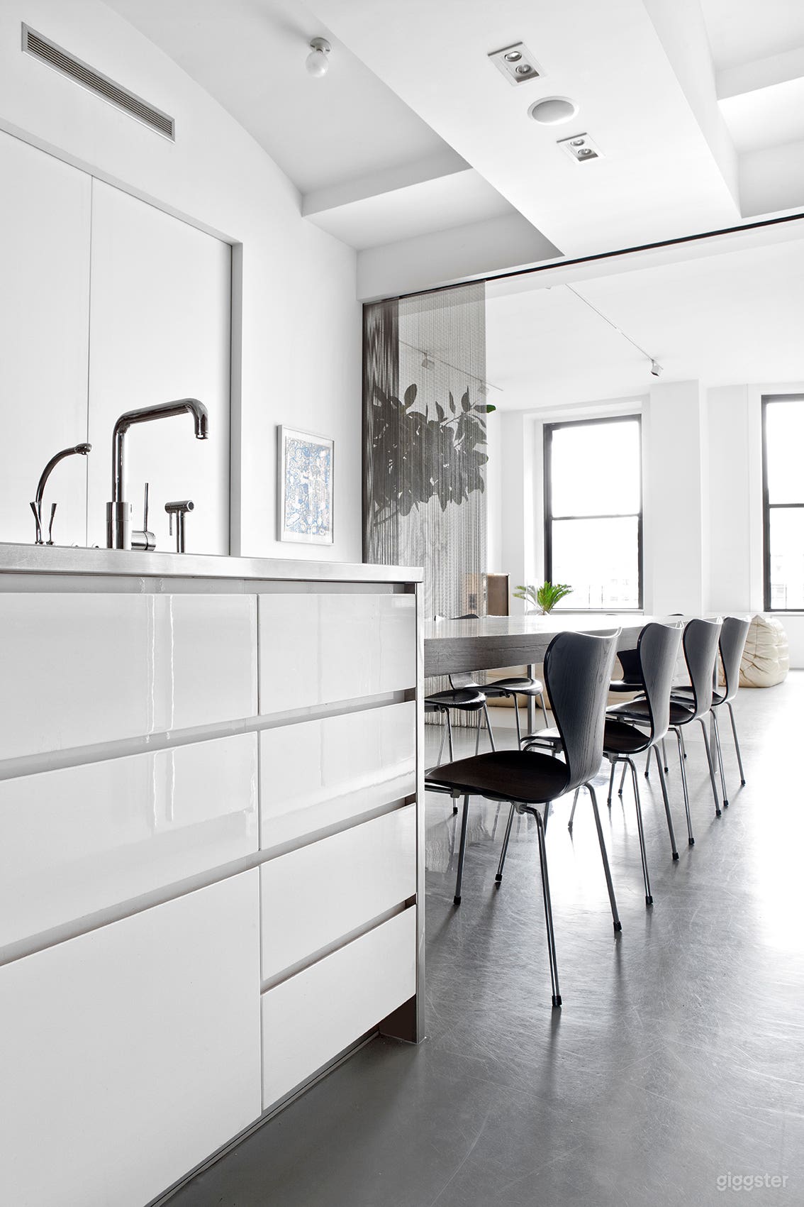 Stylish modern minimal loft apartment: Location 4270 Photo 3