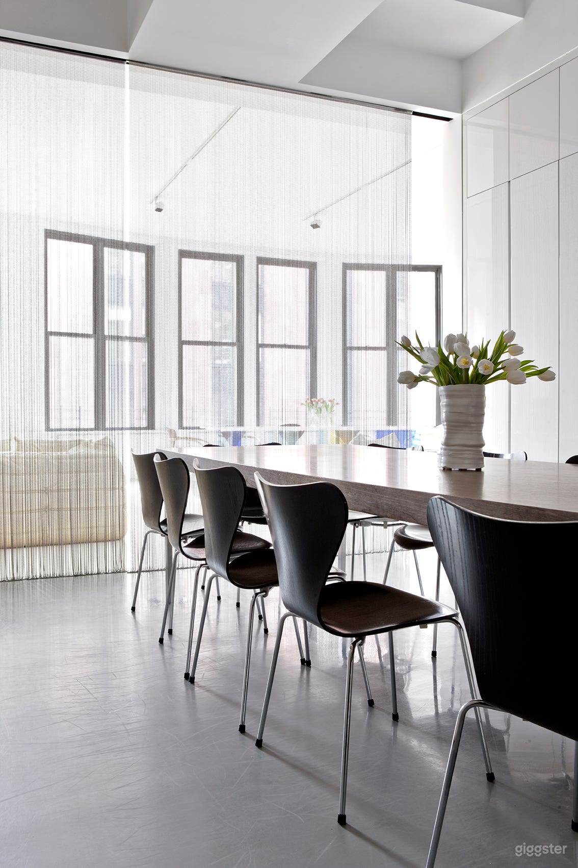 Stylish modern minimal loft apartment: Location 4270 Photo 4