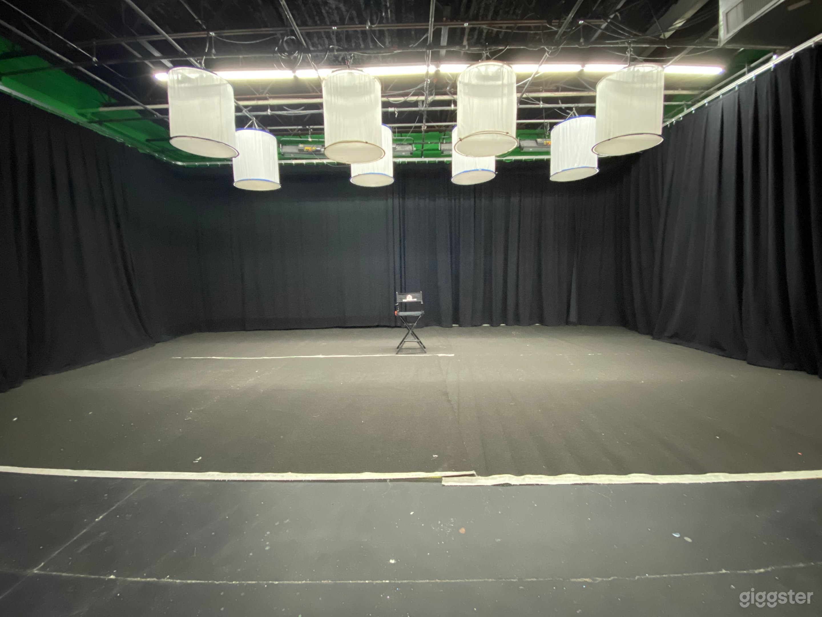 Large Green Screen - 3 Wall Chroma Key in Atlanta Photo 2