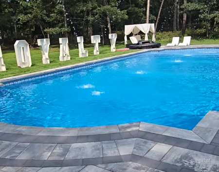 Pool in HOUSE OF ROYALTY Photo 2