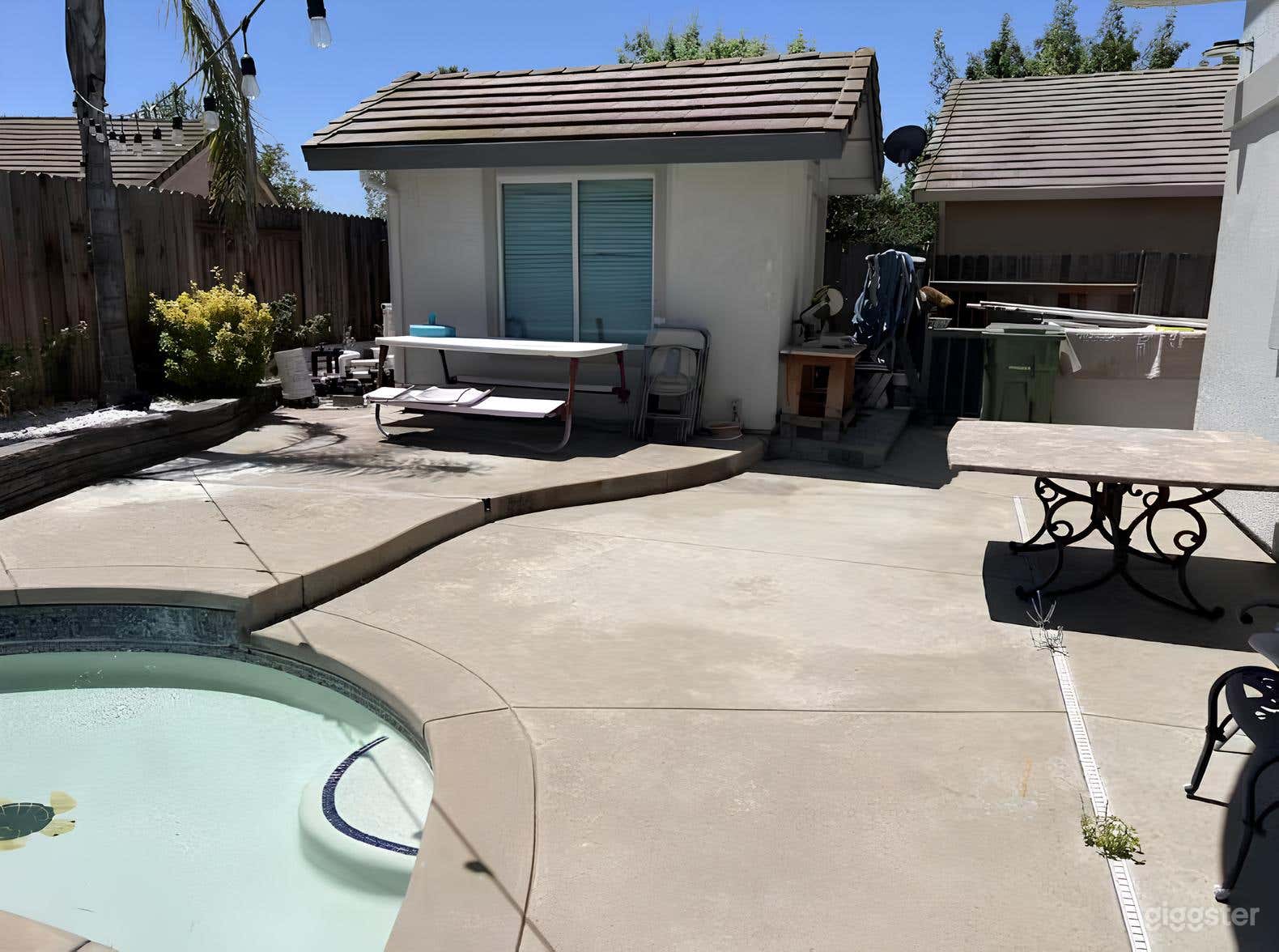 Aquatic Pacific Style Pool Photo 3