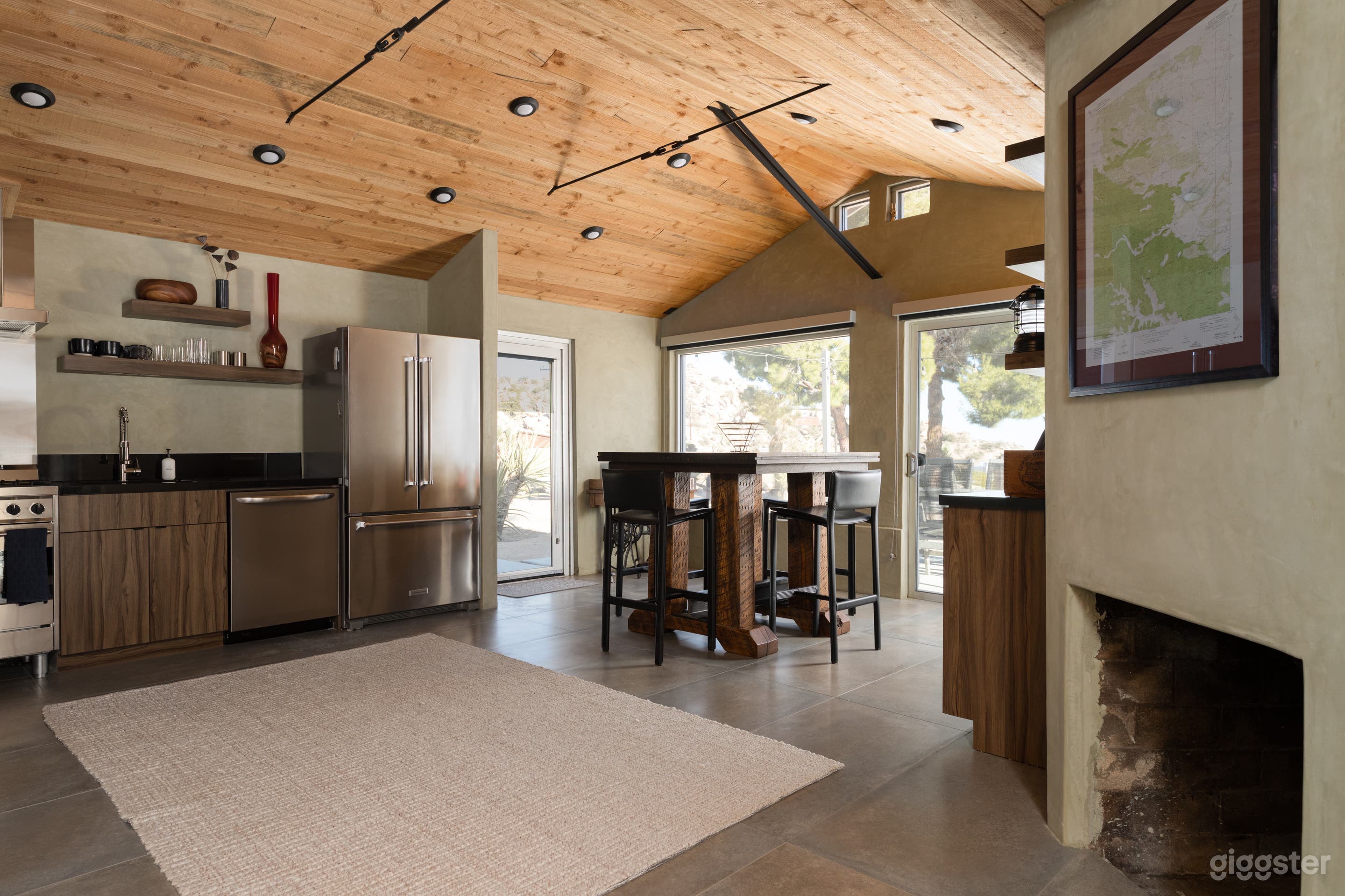 Unexpected-Secluded Desert Oasis Photo 2