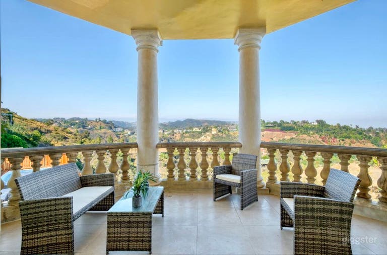  Victorian Stradella Court with Ornate Interior  