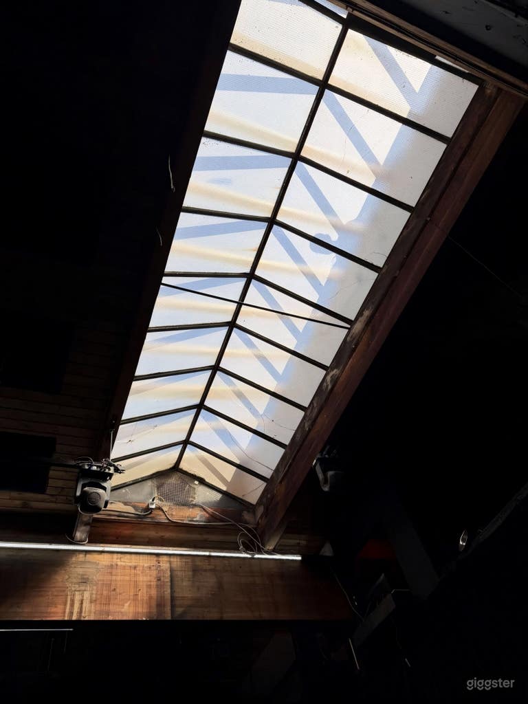  Film Warehouse w/ 40' Skylight 