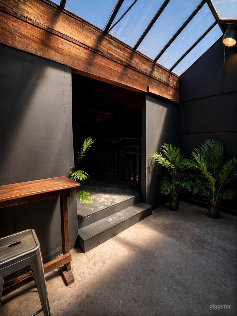  Film Warehouse w/ 40' Skylight 