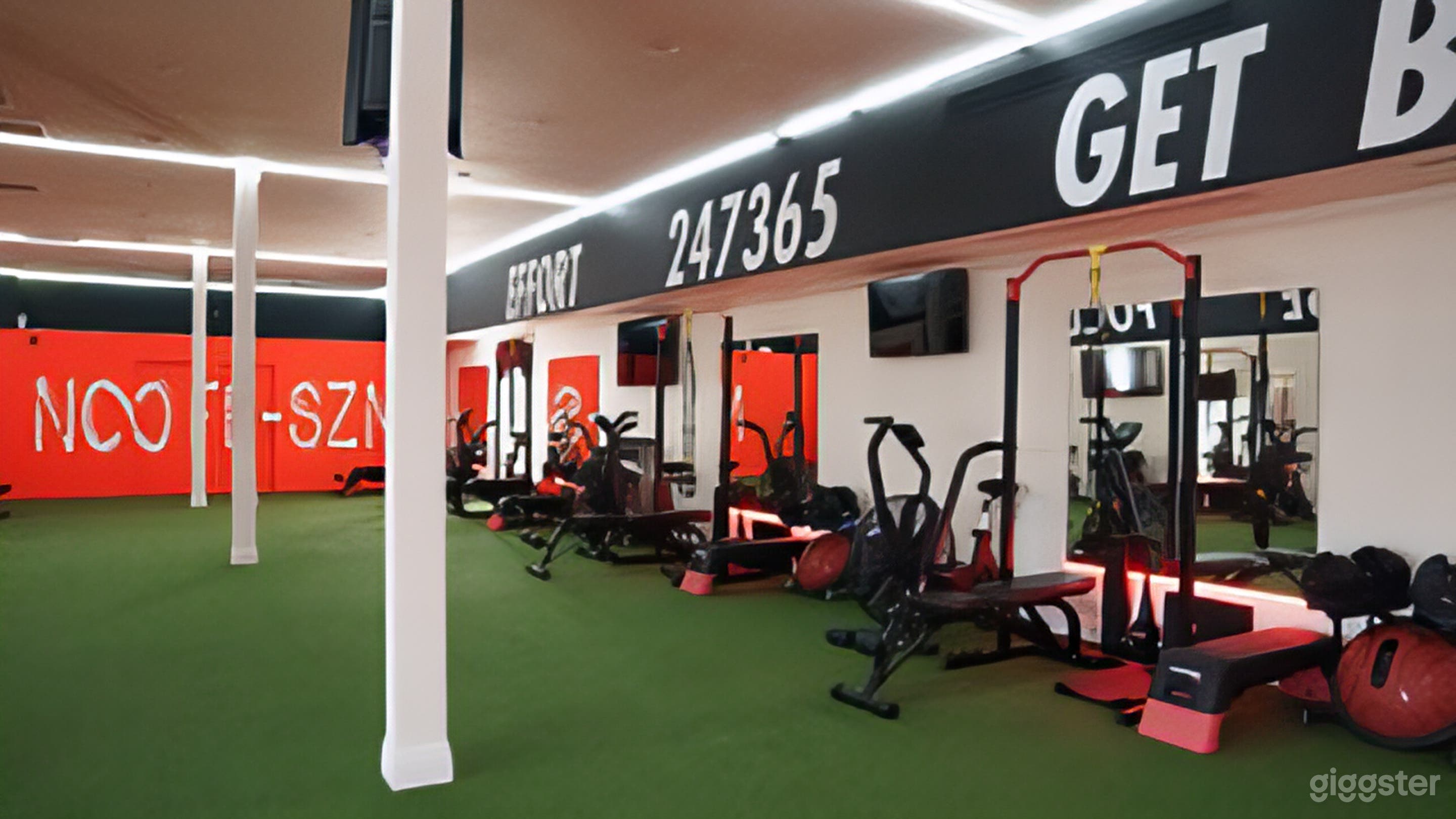 Neon LED Fitness Studio Photo 3